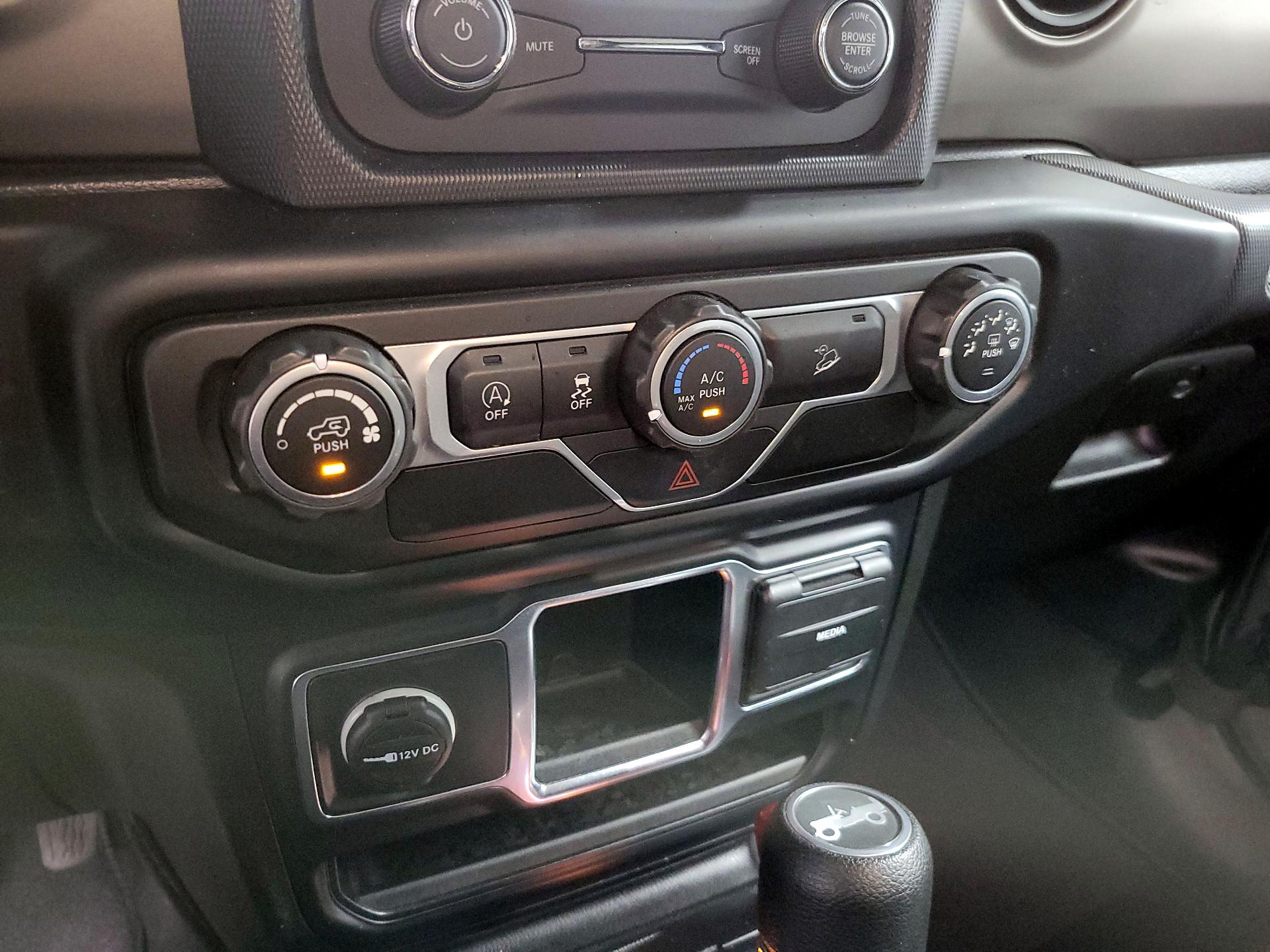 Thumbnail: 2019 Jeep Wrangler - 15