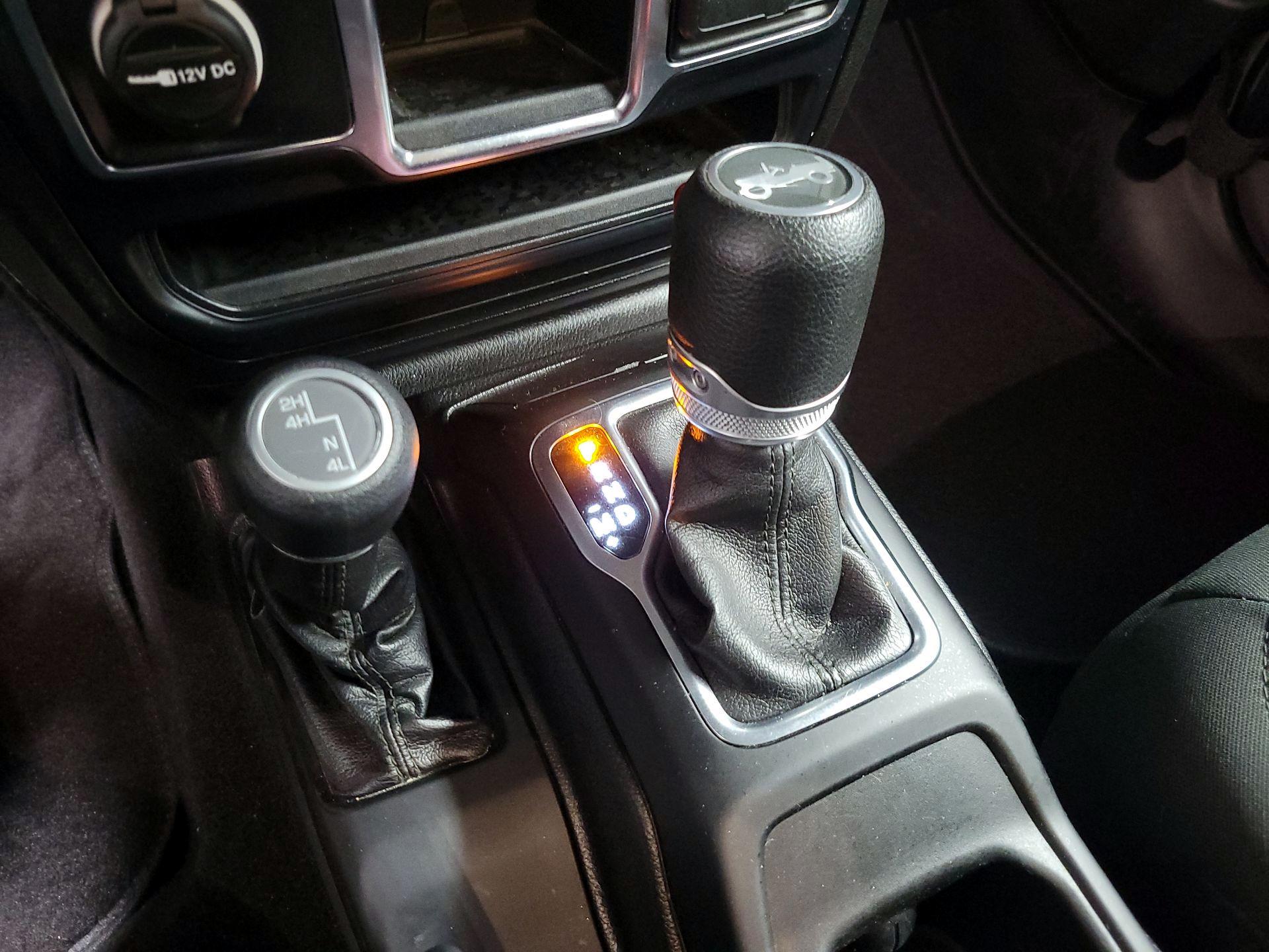 Thumbnail: 2019 Jeep Wrangler - 16
