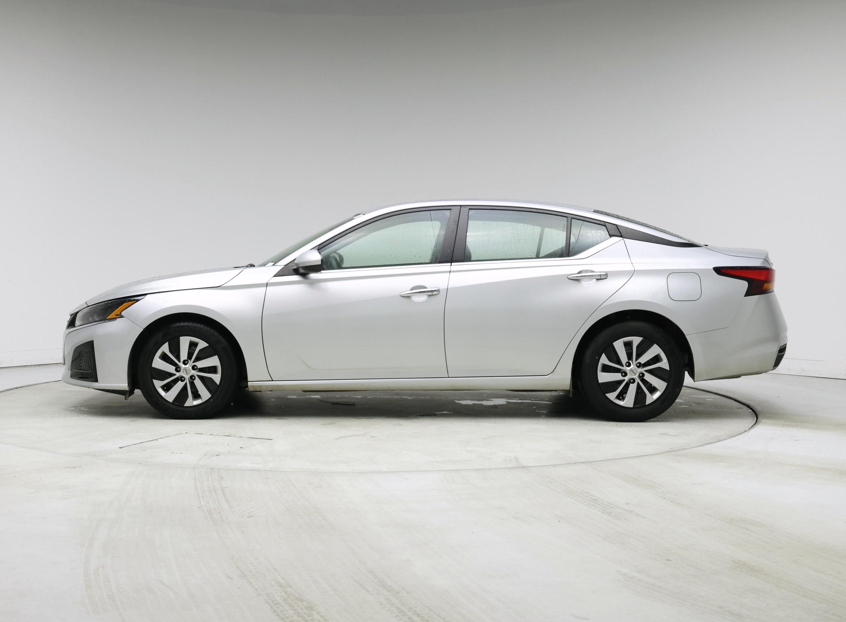 Thumbnail: 2023 Nissan Altima - 3