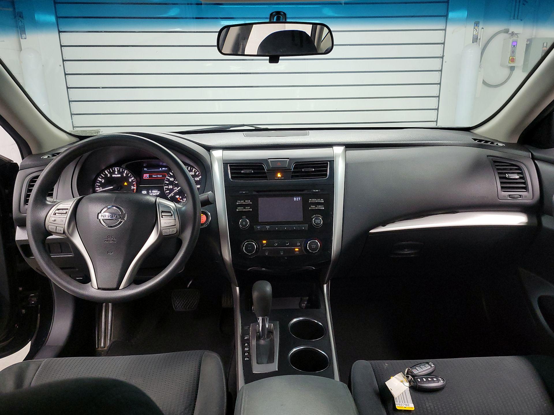 Thumbnail: 2015 Nissan Altima - 9
