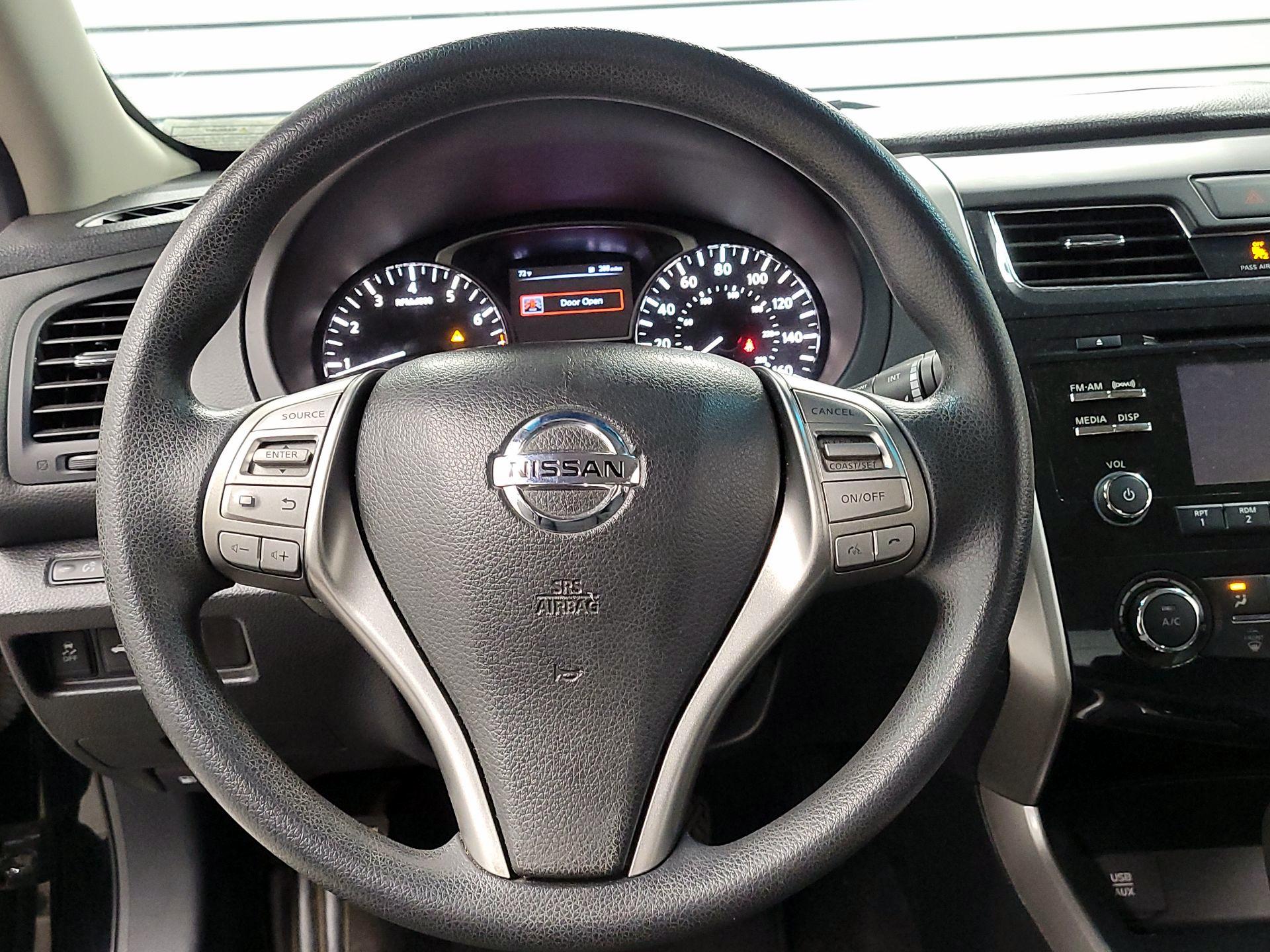 Thumbnail: 2015 Nissan Altima - 10