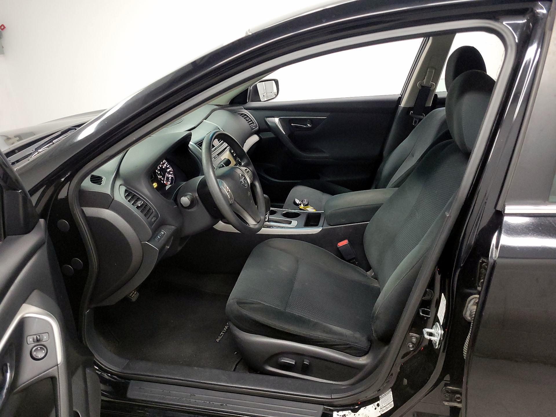 Thumbnail: 2015 Nissan Altima - 11