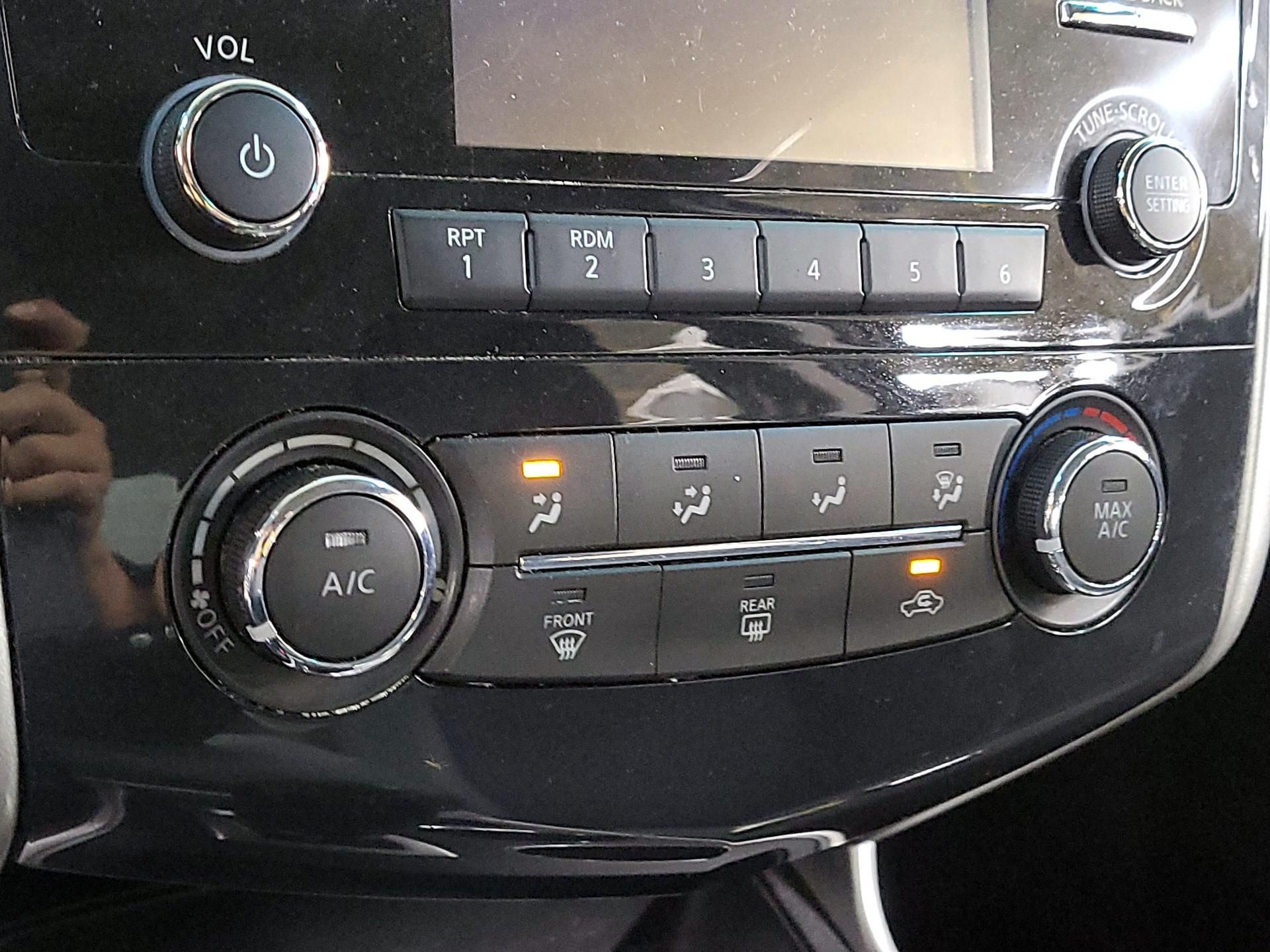 Thumbnail: 2015 Nissan Altima - 16