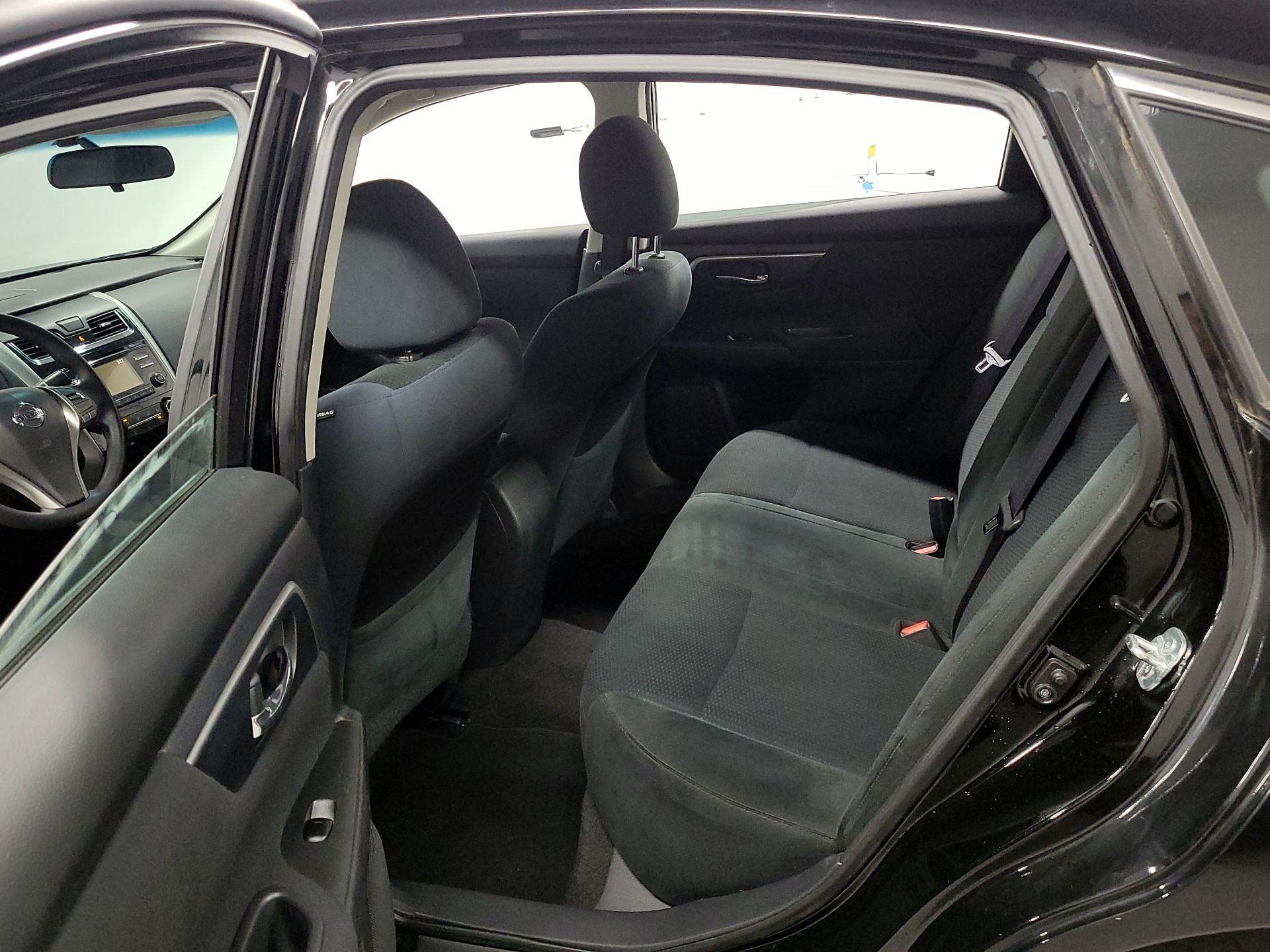 Thumbnail: 2015 Nissan Altima - 18