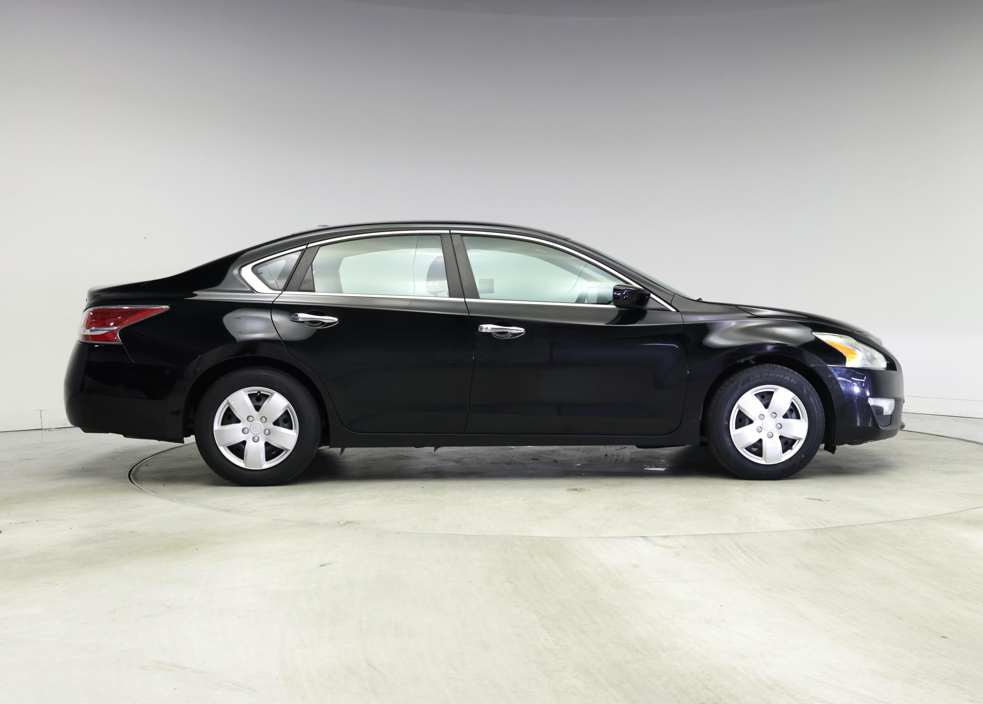 Thumbnail: 2015 Nissan Altima - 7