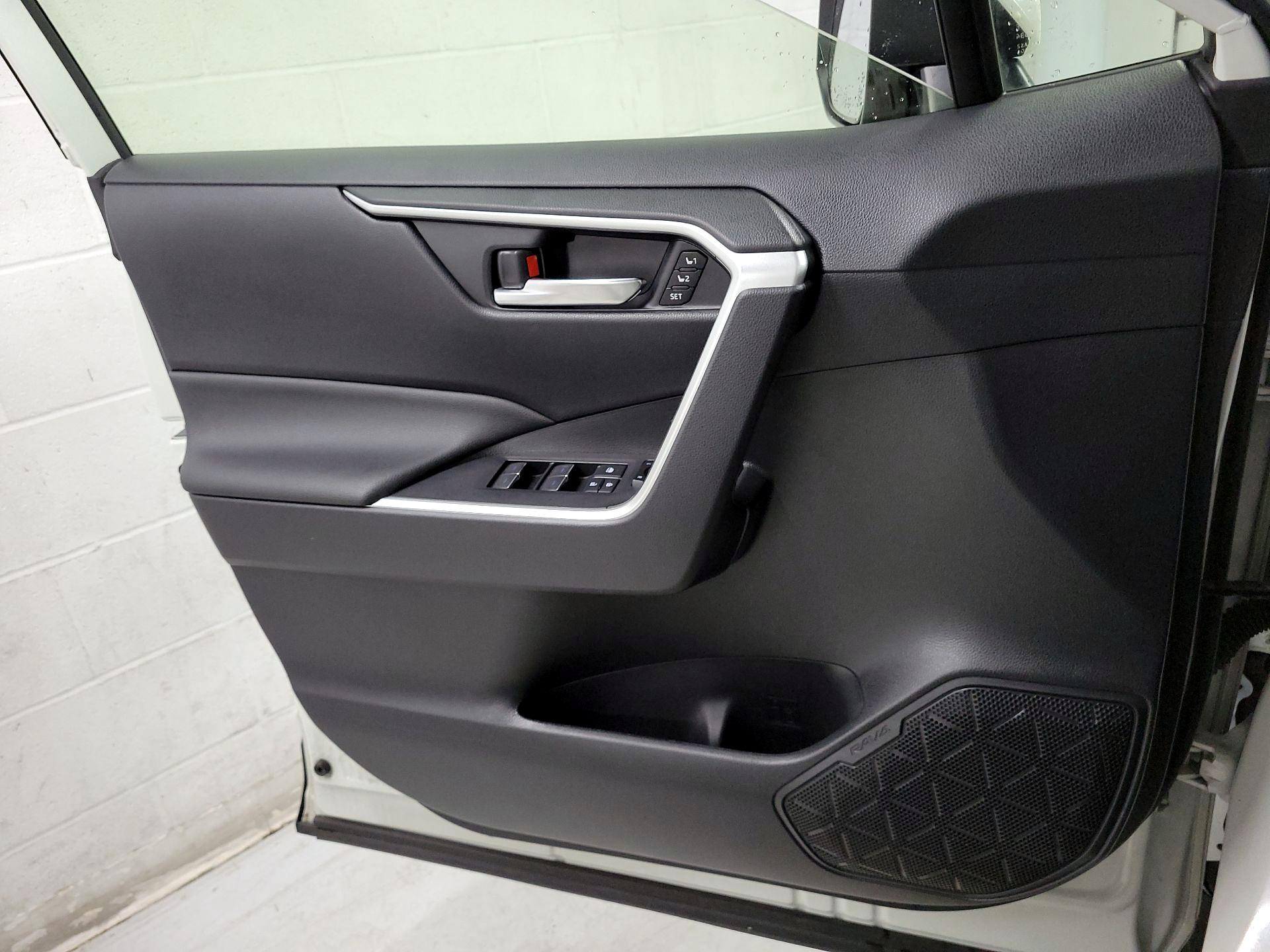 Thumbnail: 2022 Toyota RAV4 - 12