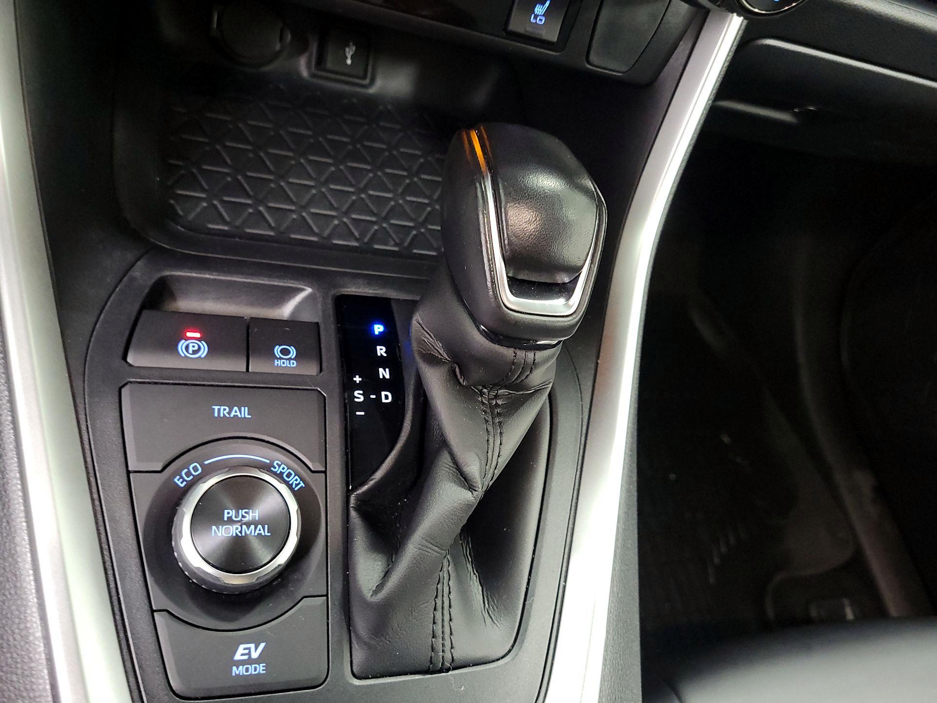 Thumbnail: 2022 Toyota RAV4 - 16