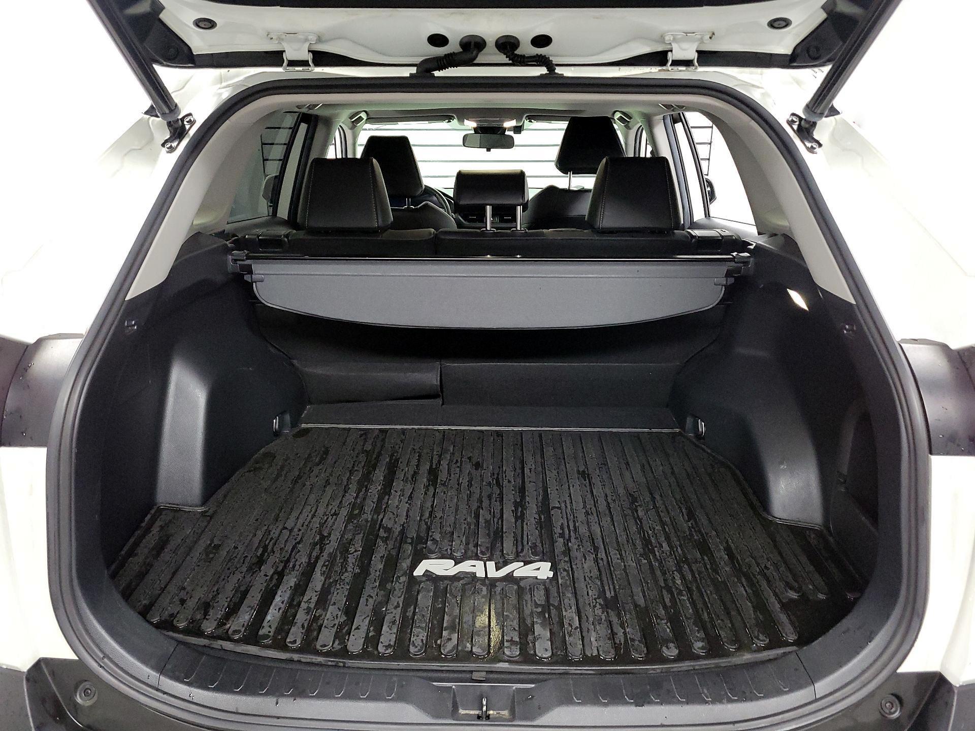 Thumbnail: 2022 Toyota RAV4 - 18