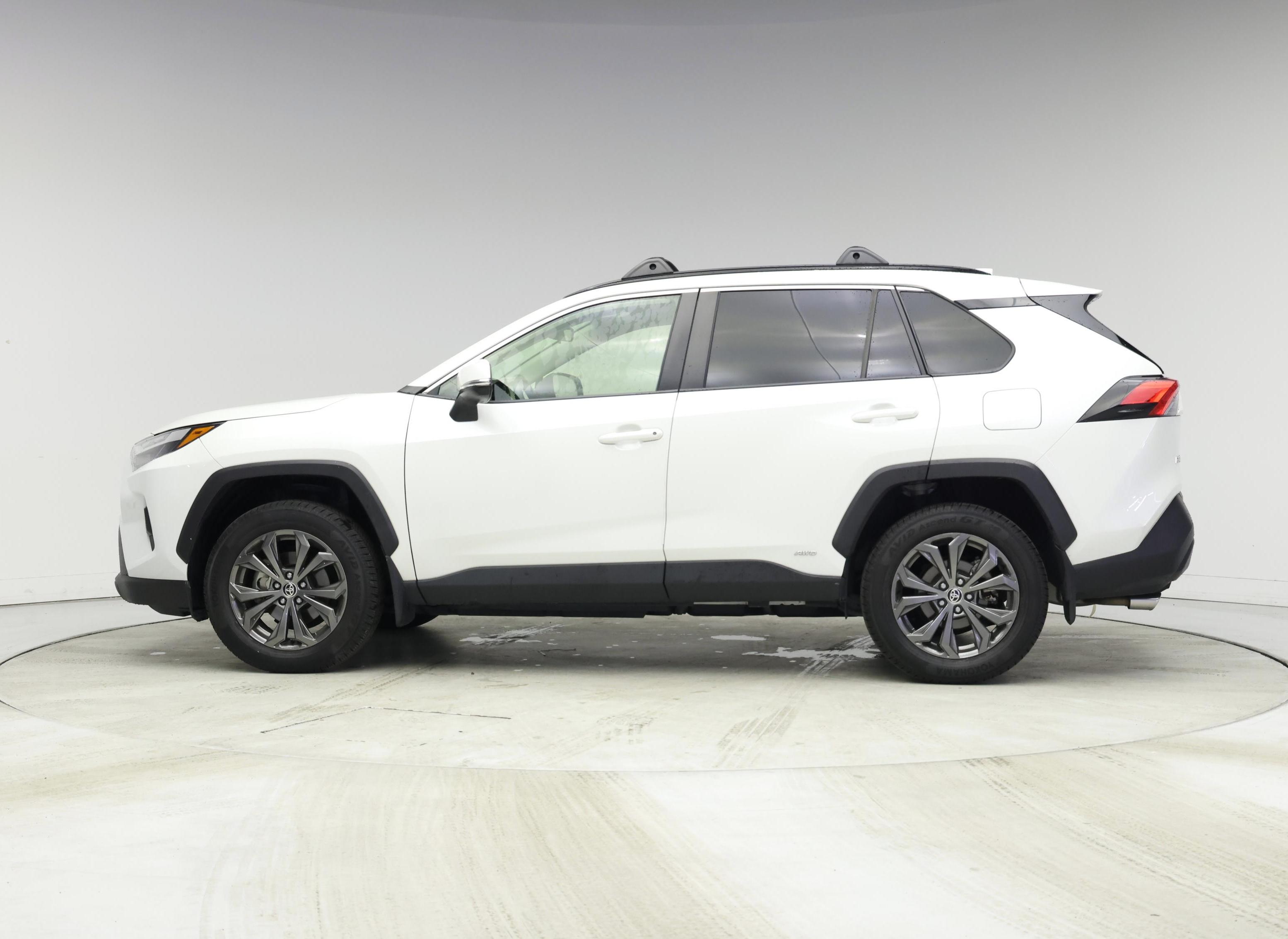 Thumbnail: 2022 Toyota RAV4 - 3