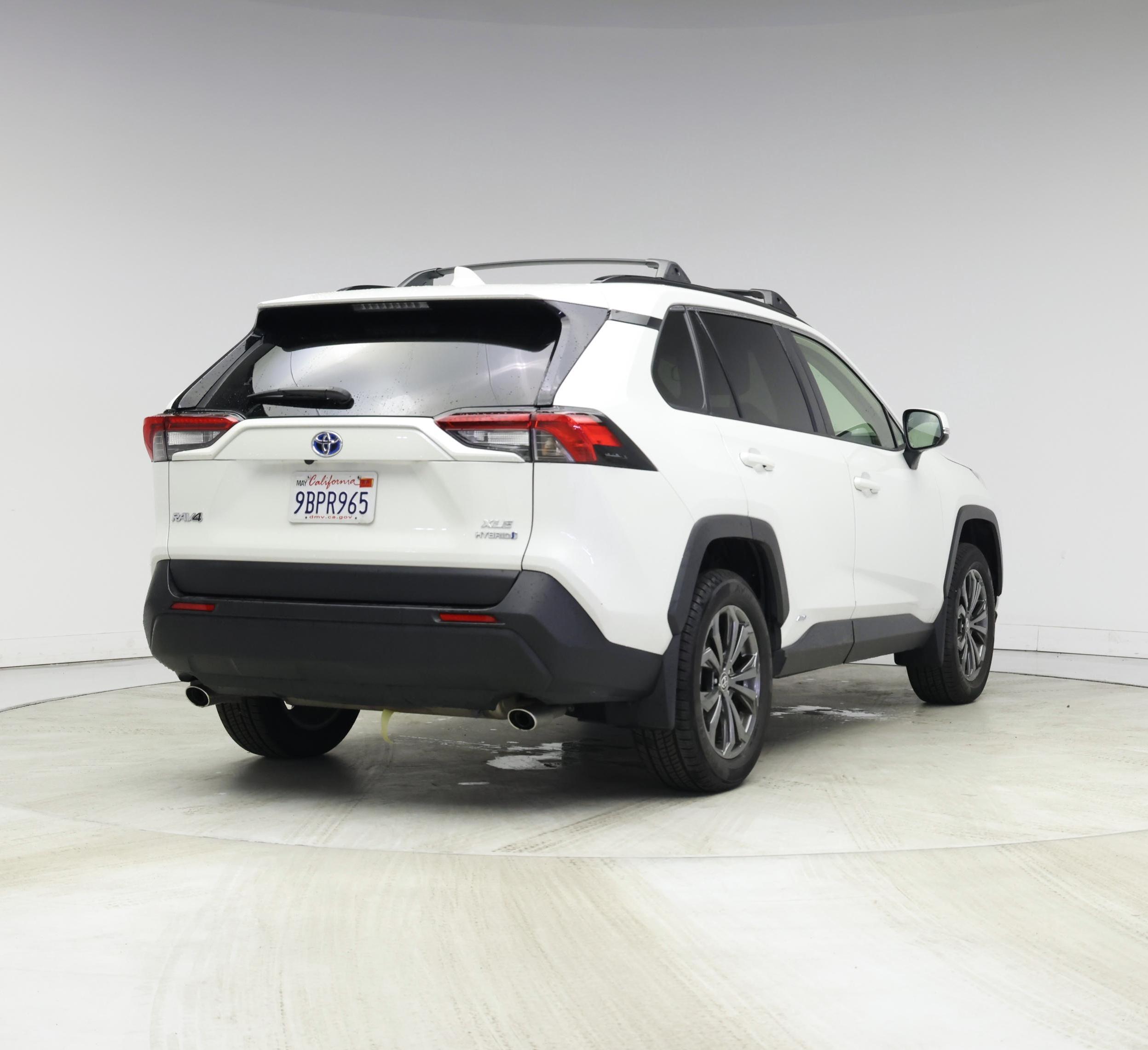 Thumbnail: 2022 Toyota RAV4 - 8