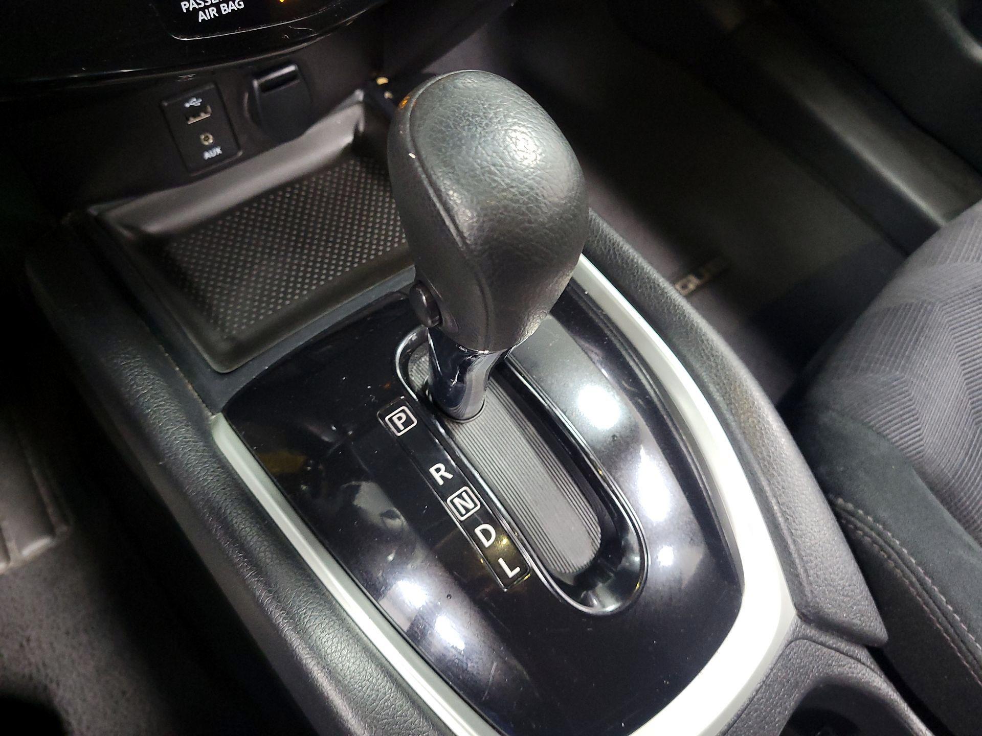 Thumbnail: 2016 Nissan Rogue - 16