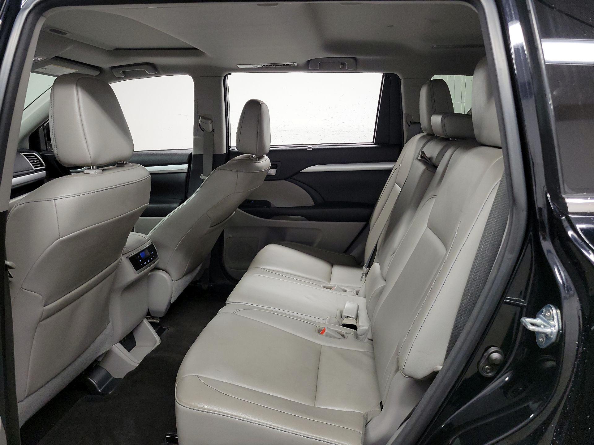 Thumbnail: 2018 Toyota Highlander - 17