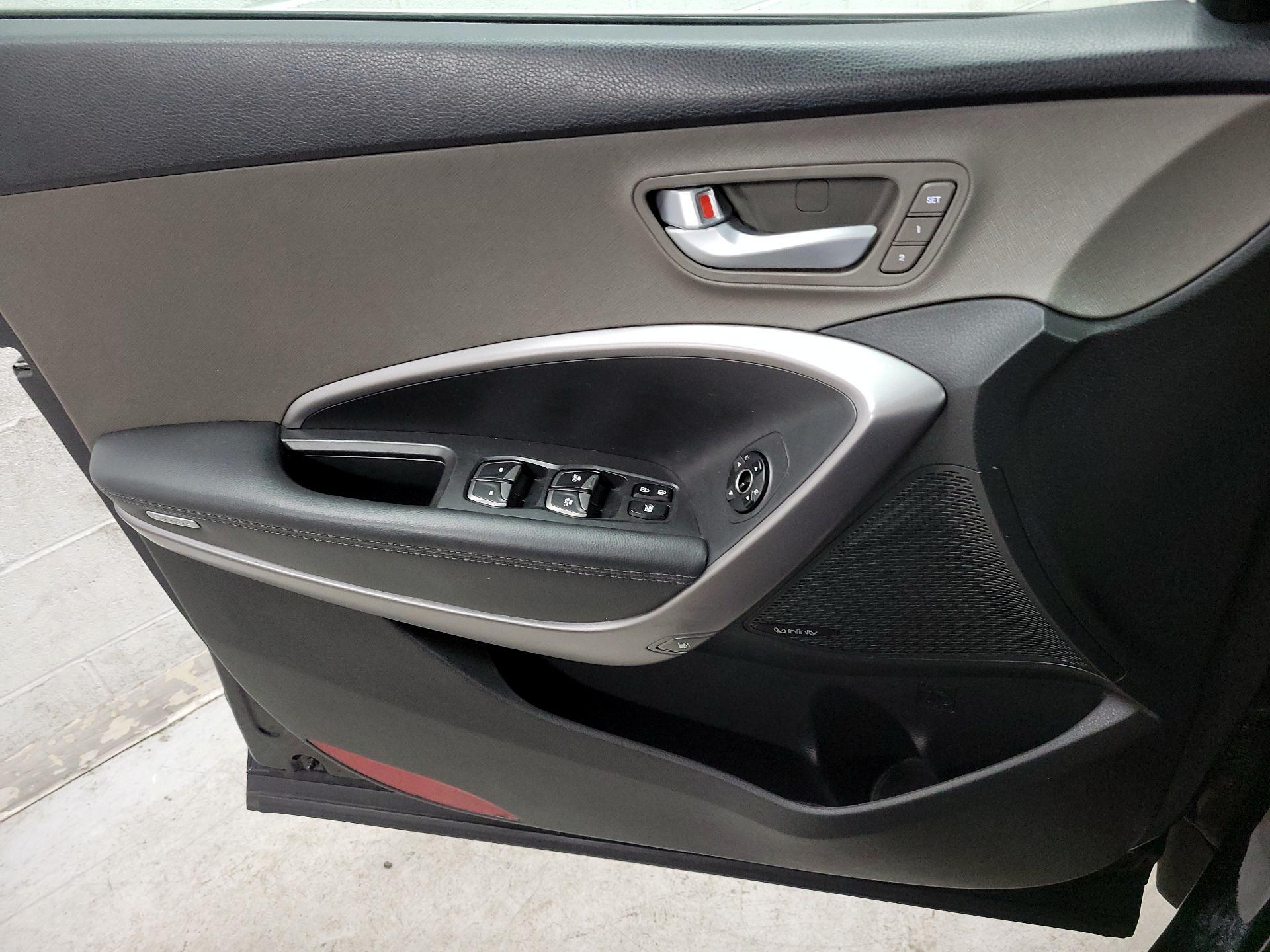 Thumbnail: 2015 Hyundai Santa Fe - 12