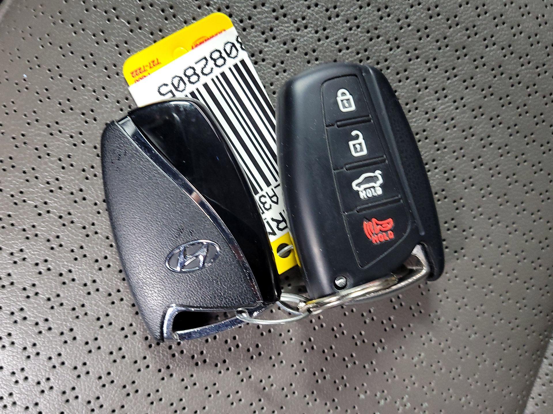 Thumbnail: 2015 Hyundai Santa Fe - 20