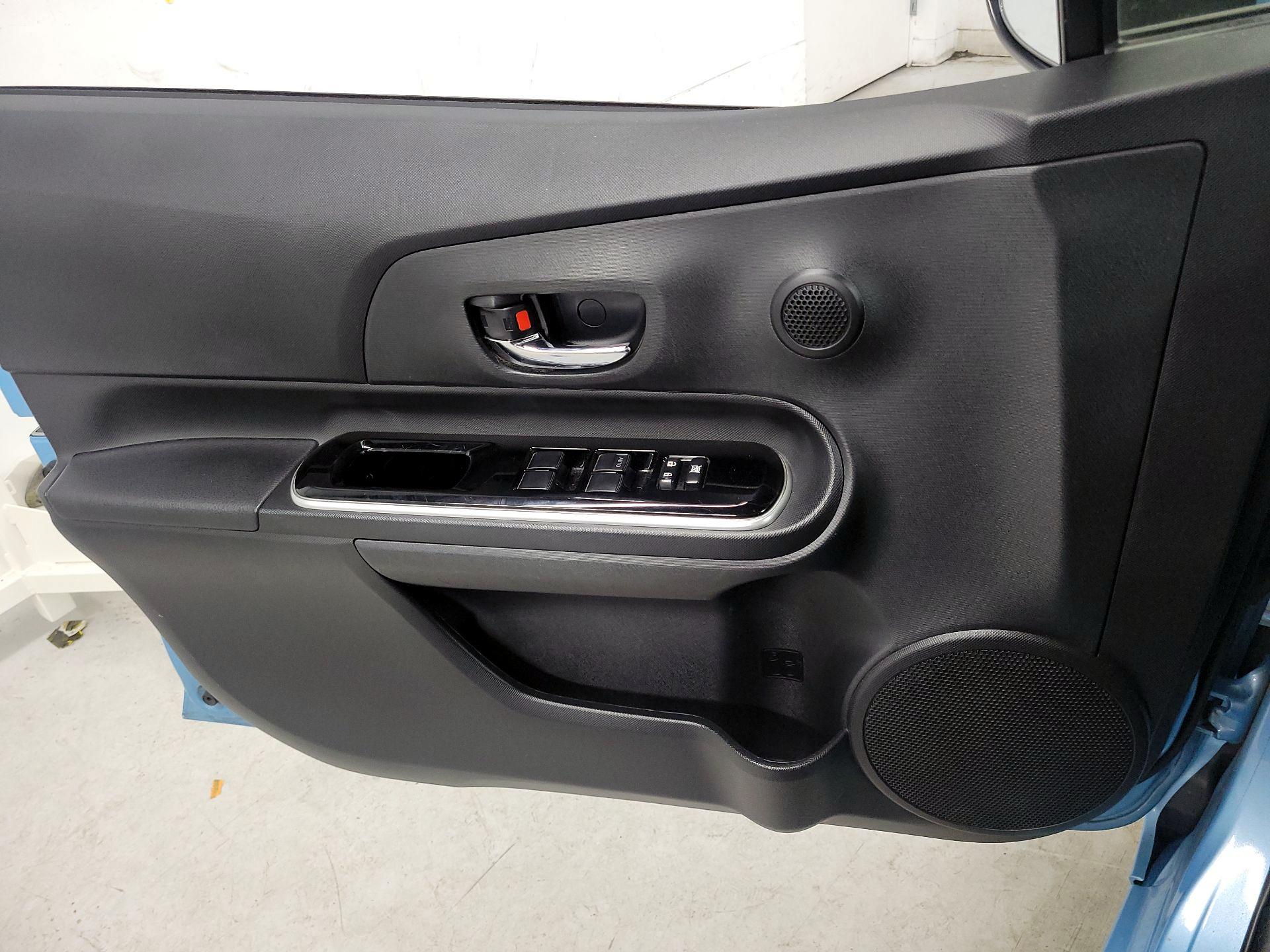 Thumbnail: 2016 Toyota Prius c - 12