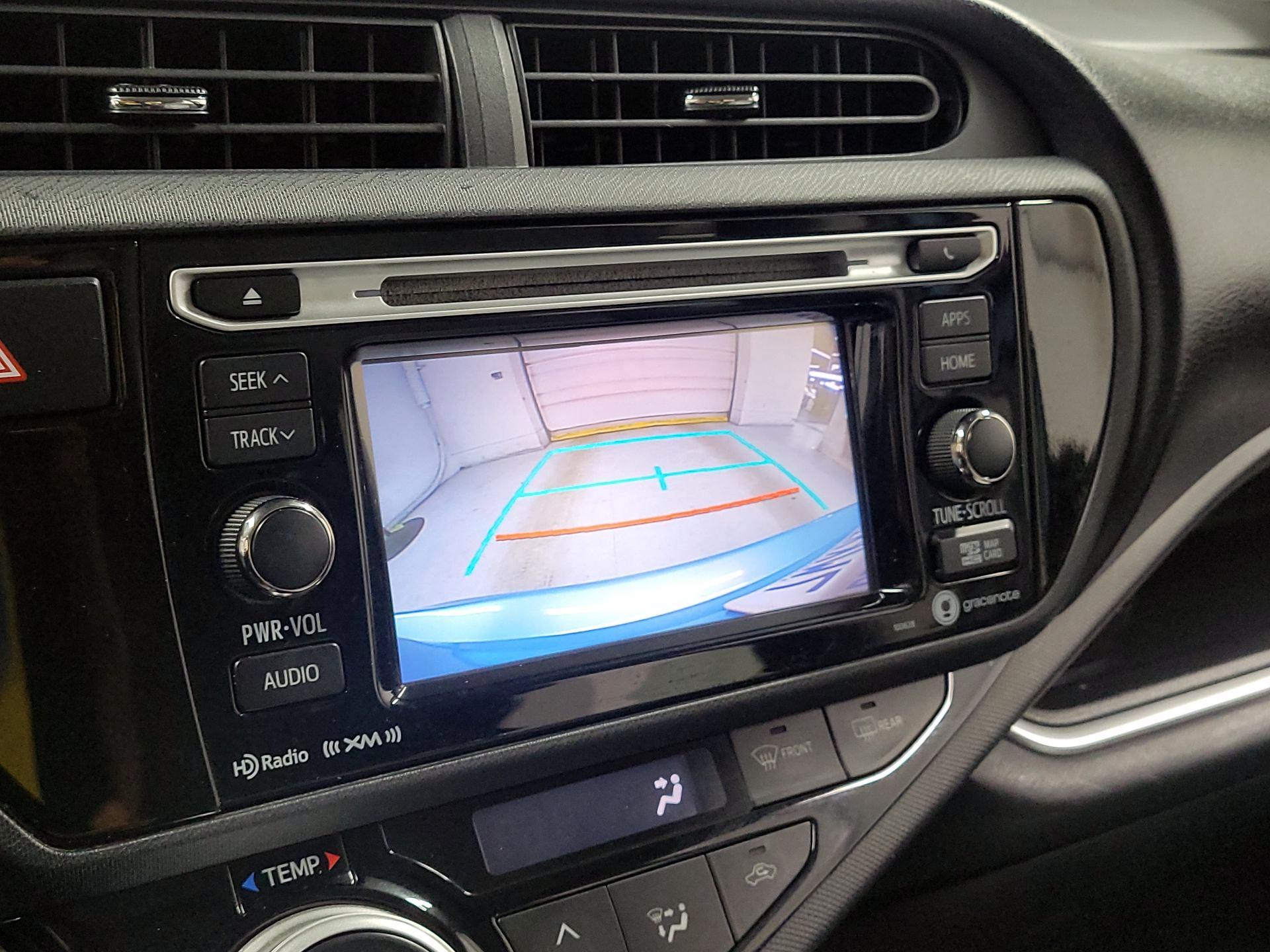 Thumbnail: 2016 Toyota Prius c - 14