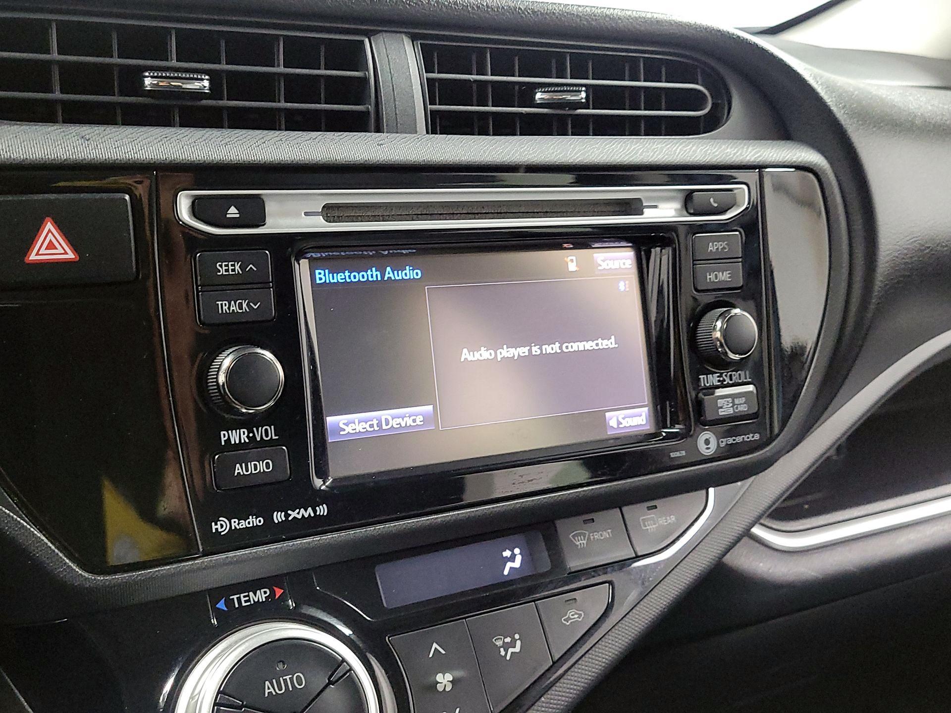 Thumbnail: 2016 Toyota Prius c - 15