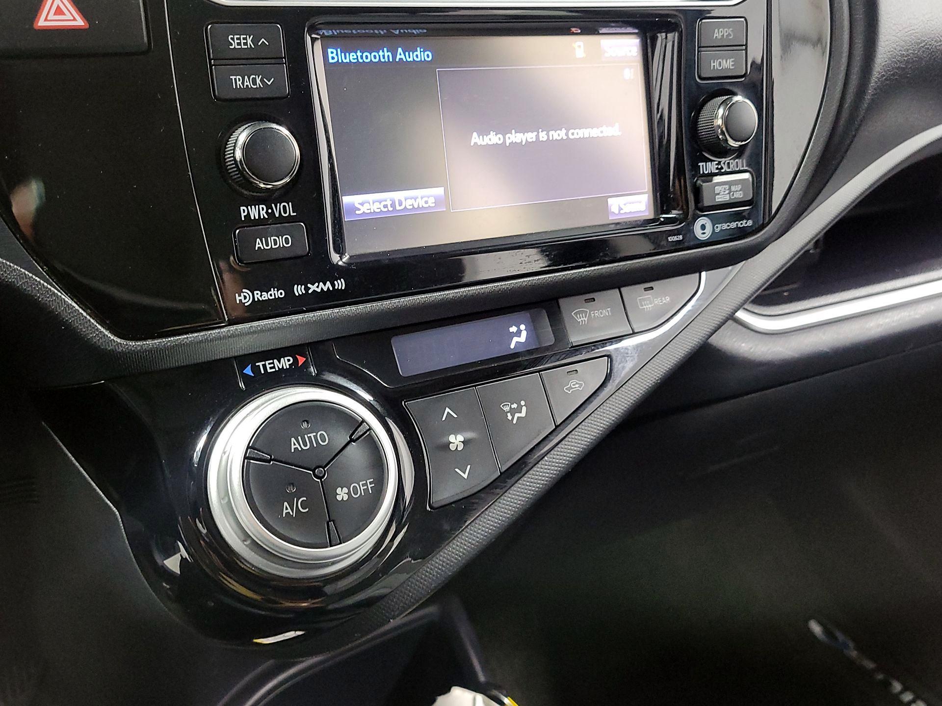 Thumbnail: 2016 Toyota Prius c - 16