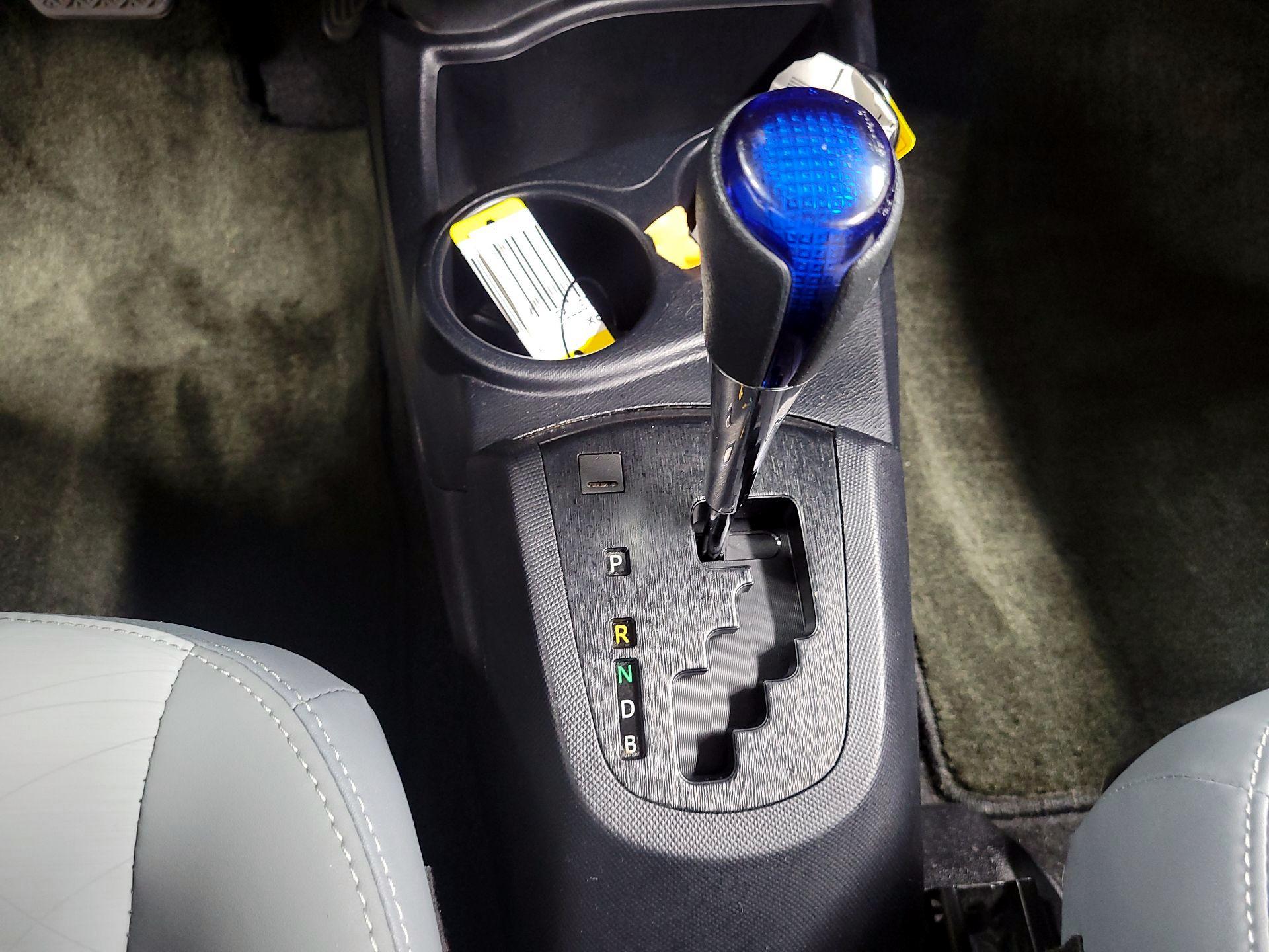 Thumbnail: 2016 Toyota Prius c - 17