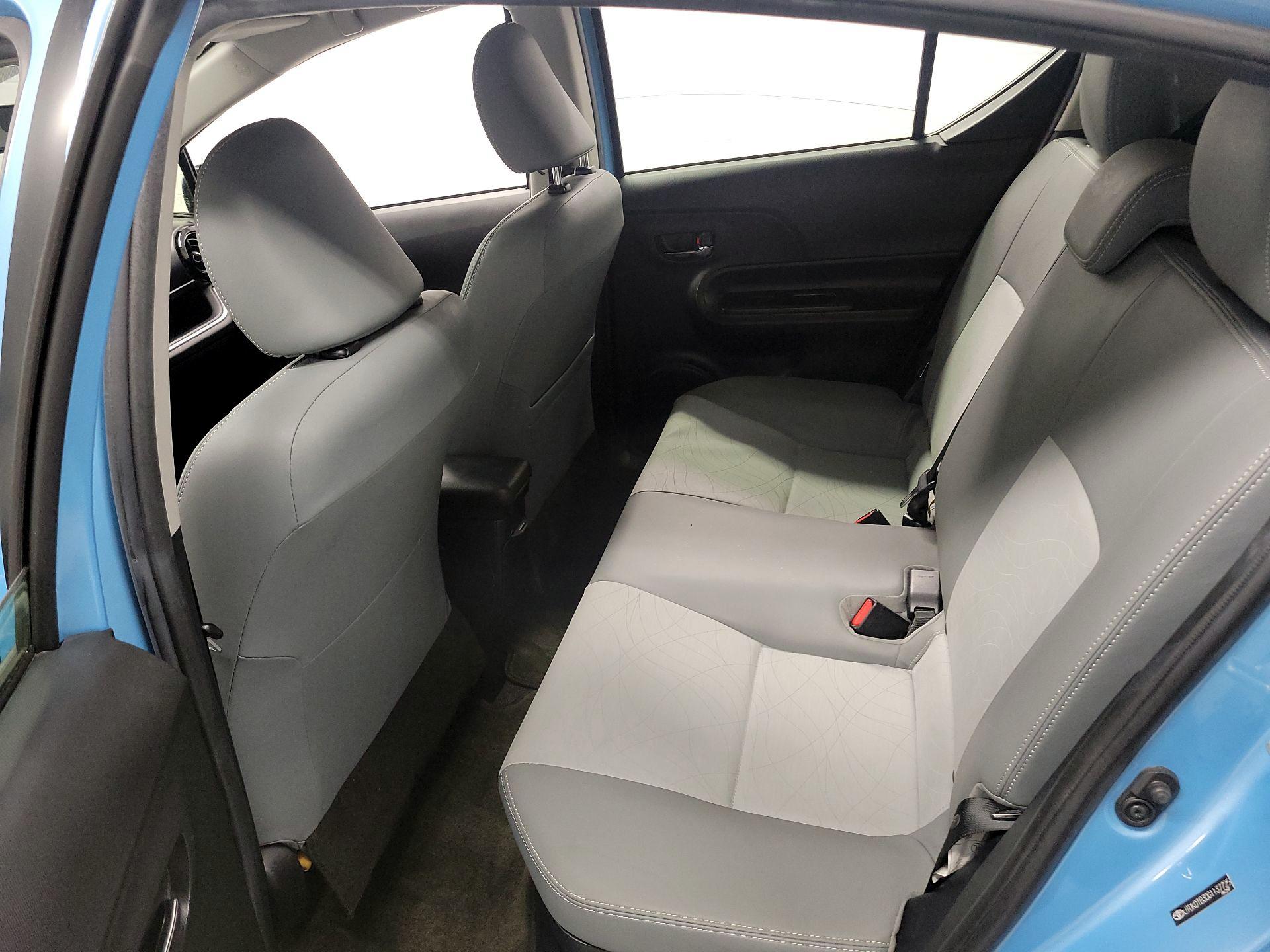 Thumbnail: 2016 Toyota Prius c - 18