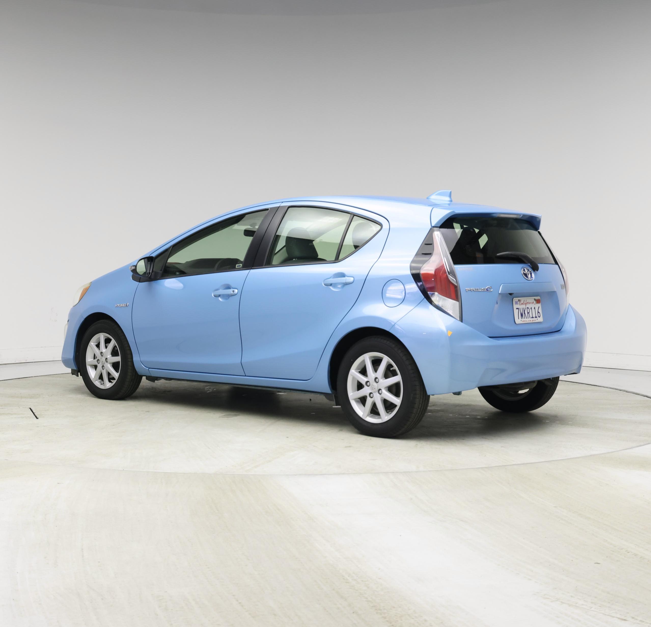 Thumbnail: 2016 Toyota Prius c - 2