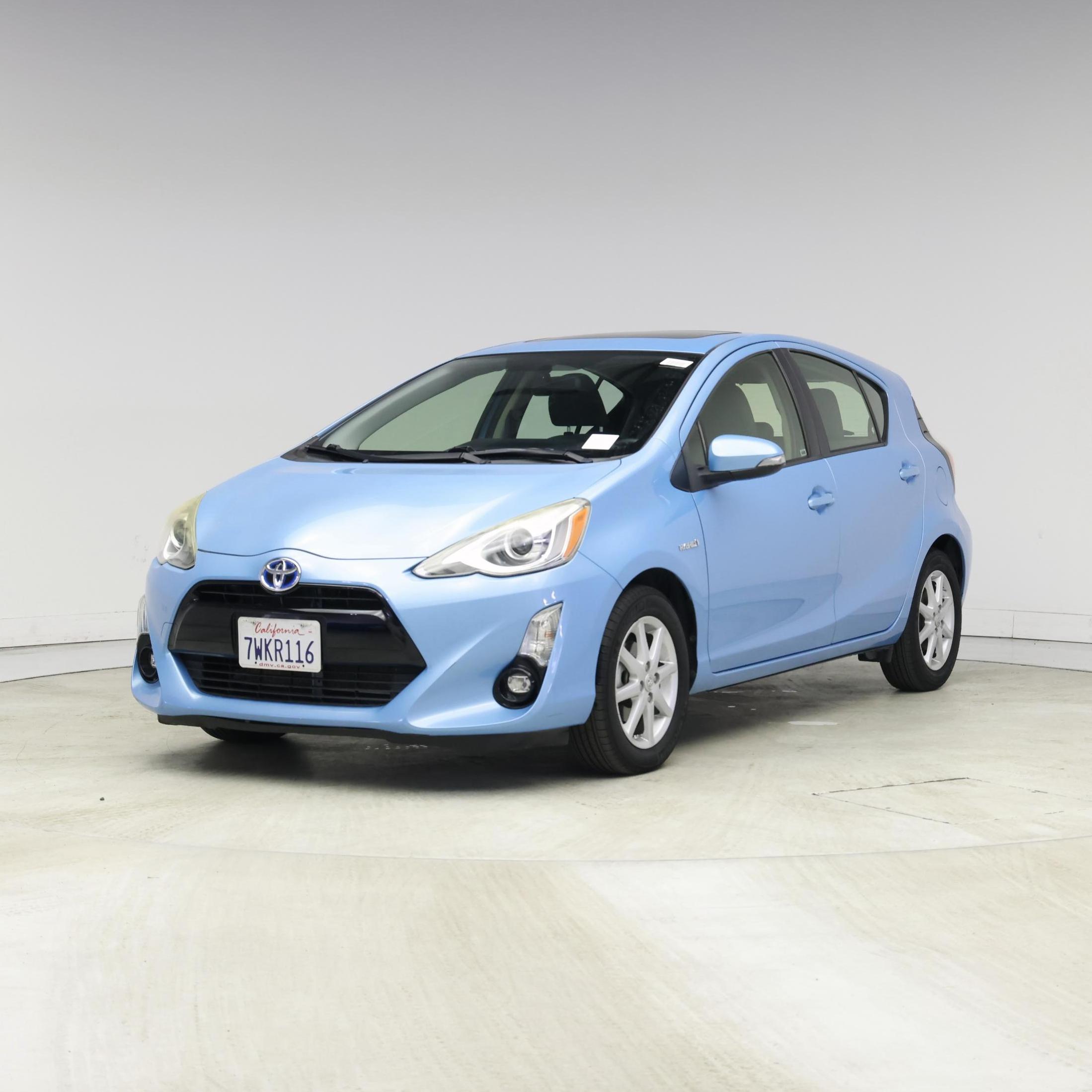 Thumbnail: 2016 Toyota Prius c - 4
