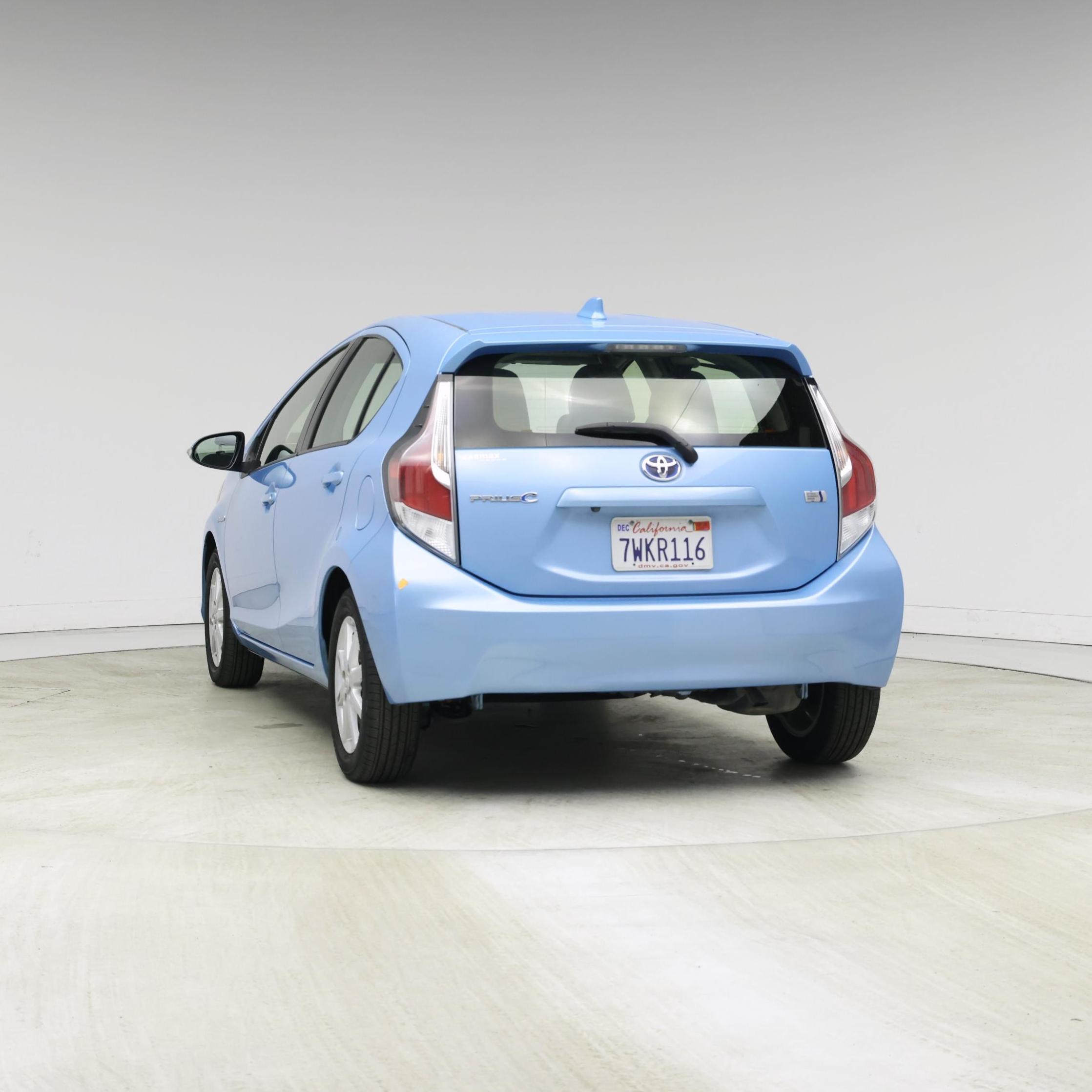 Thumbnail: 2016 Toyota Prius c - 6