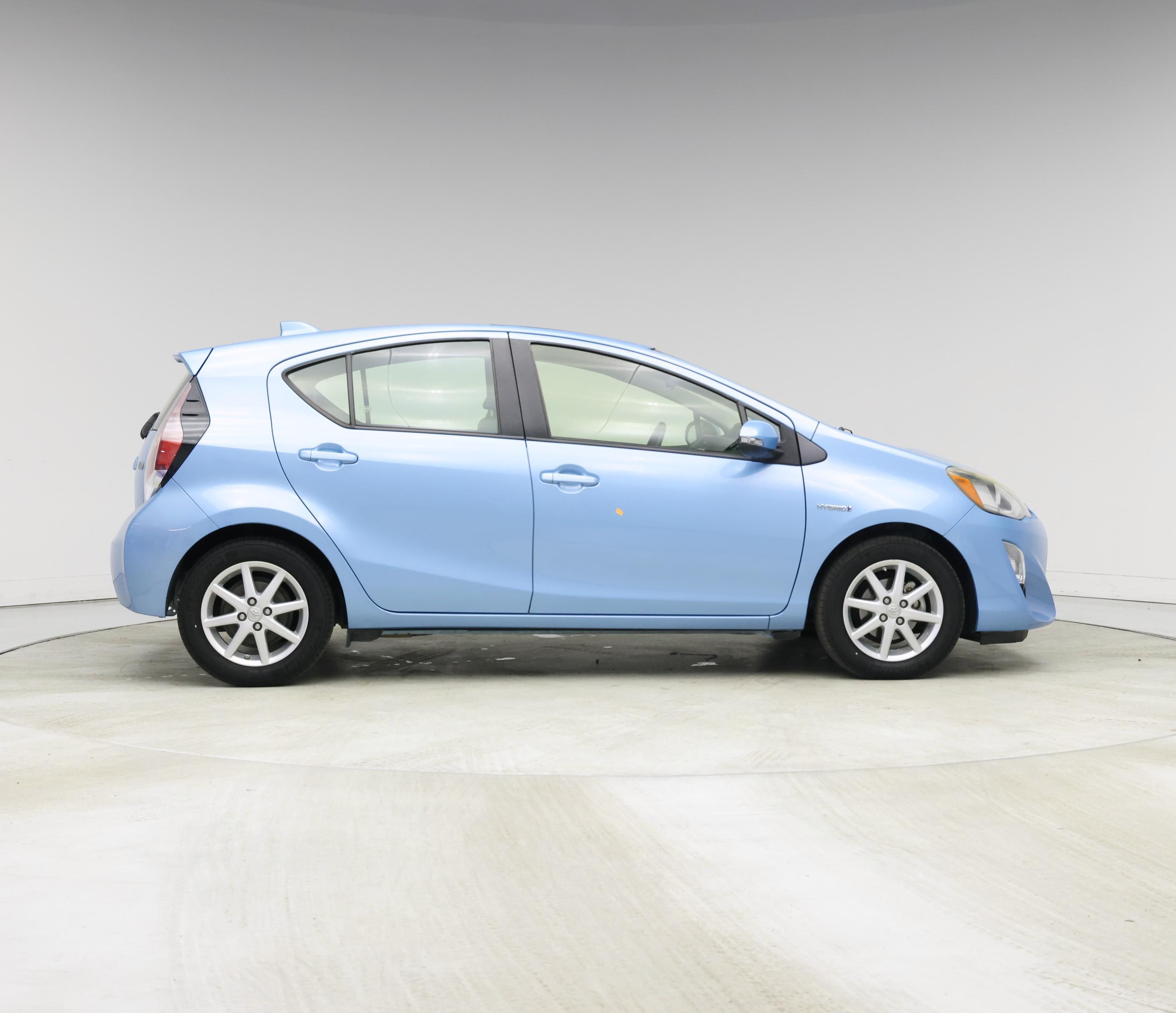 Thumbnail: 2016 Toyota Prius c - 7