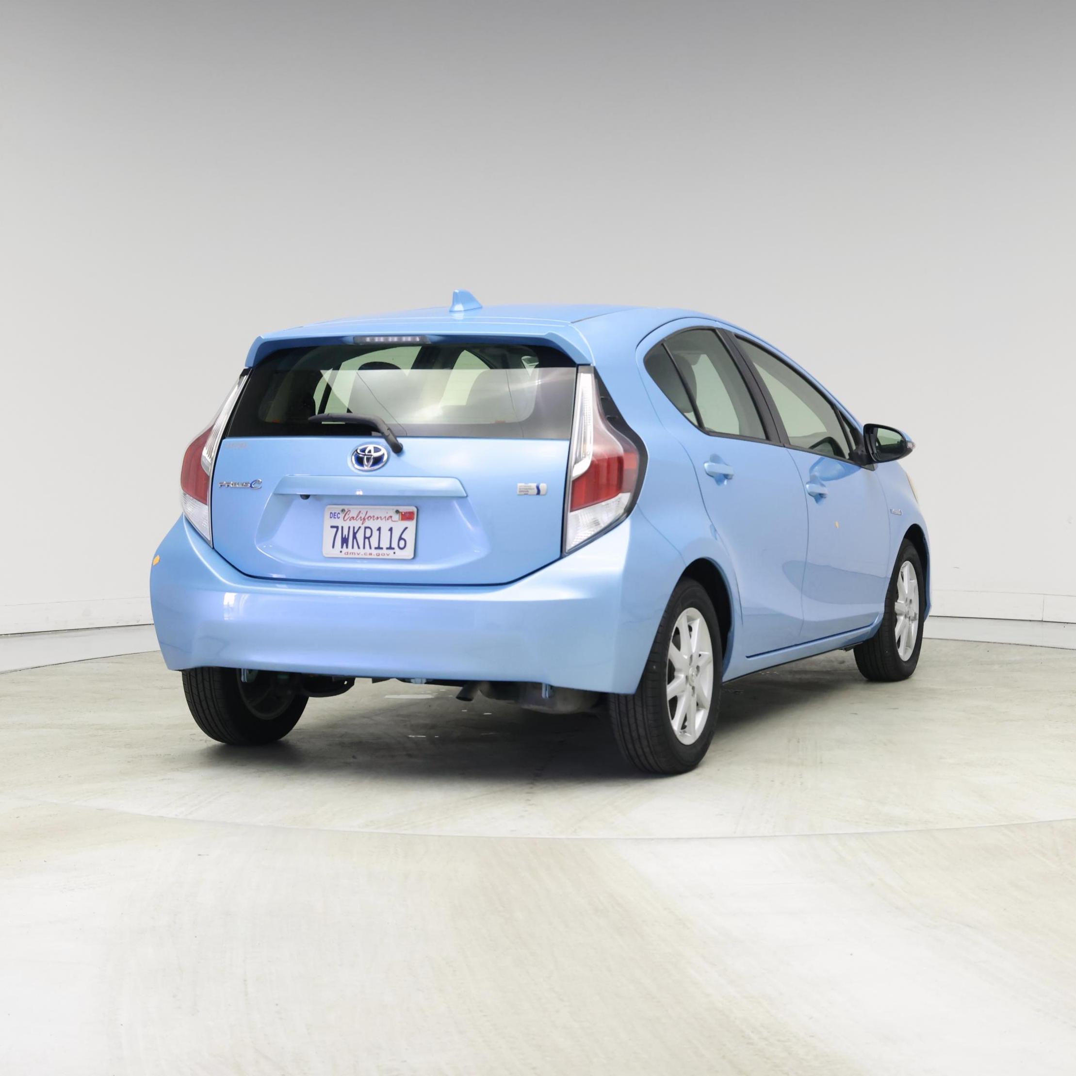 Thumbnail: 2016 Toyota Prius c - 8