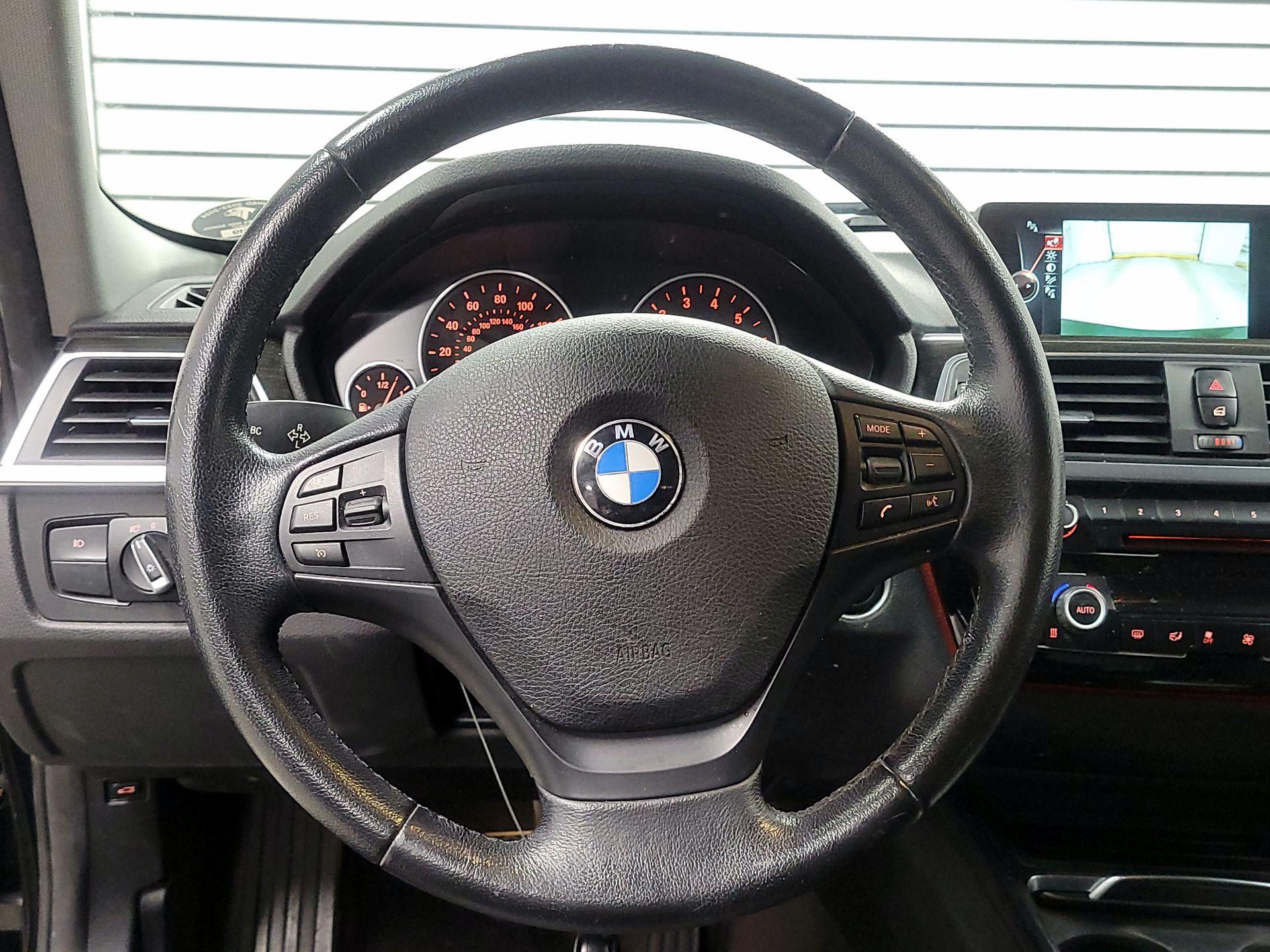 Thumbnail: 2016 BMW 3 Series - 10