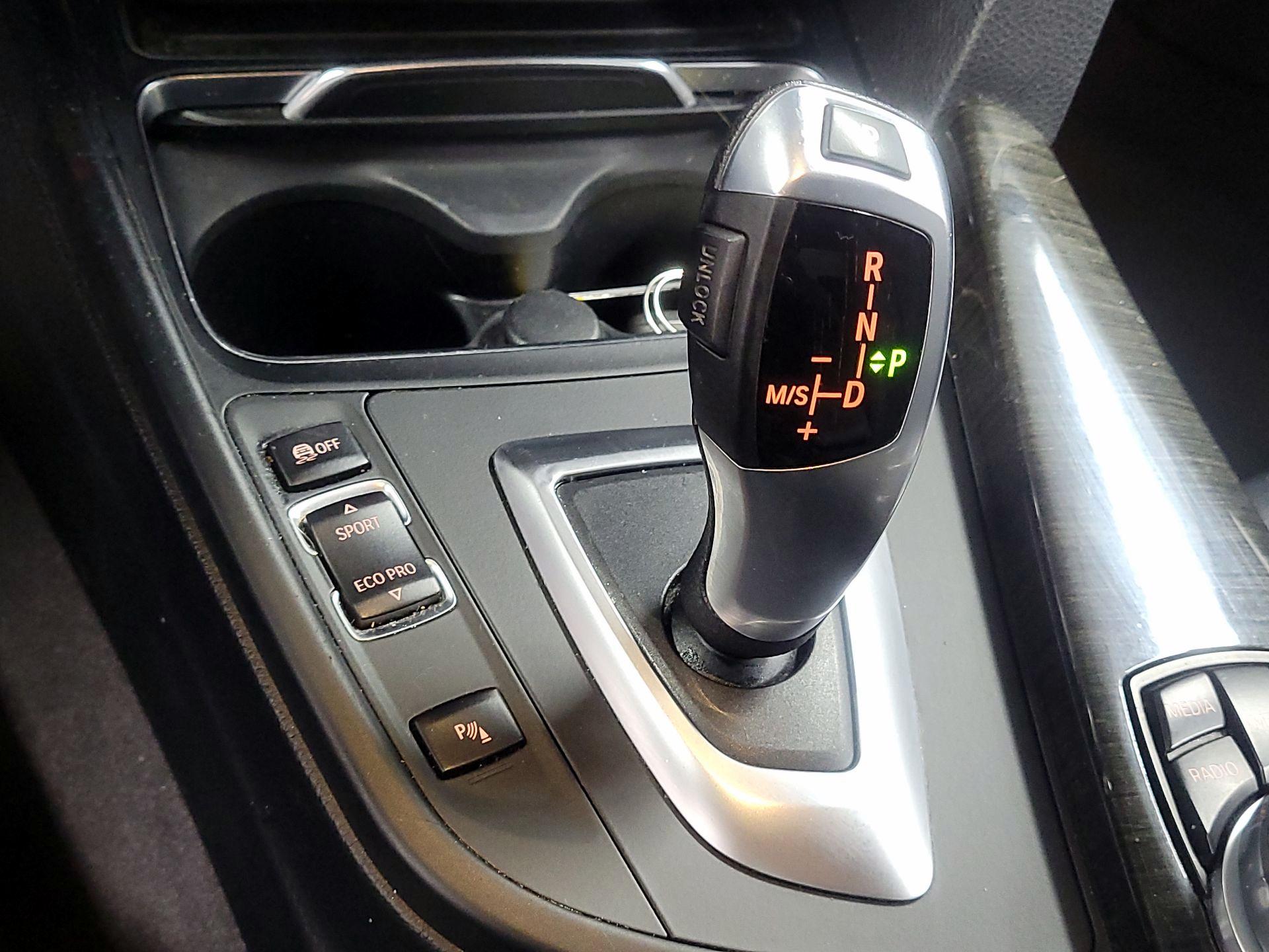 Thumbnail: 2016 BMW 3 Series - 17