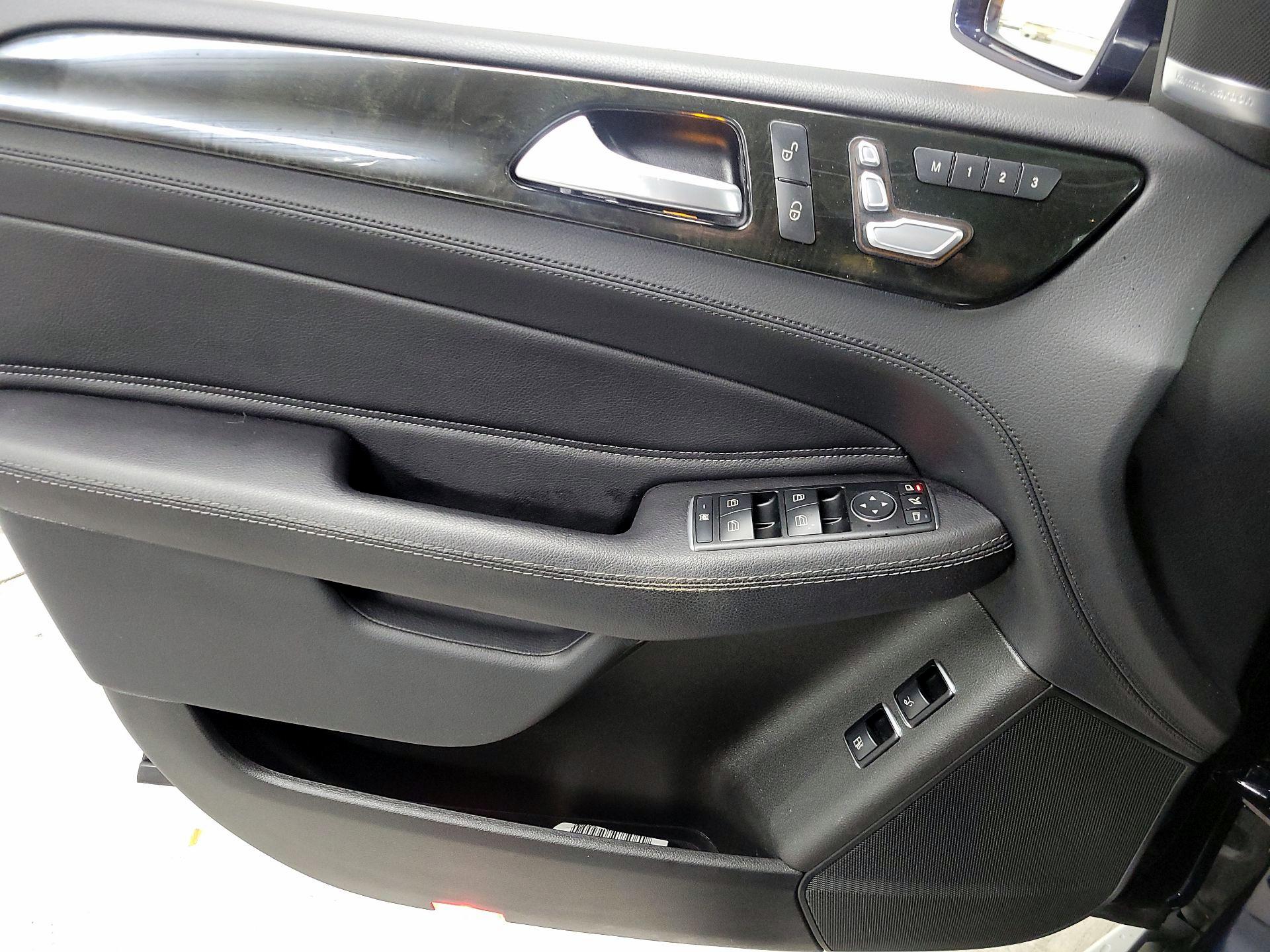 Thumbnail: 2017 Mercedes-Benz GLE - 12