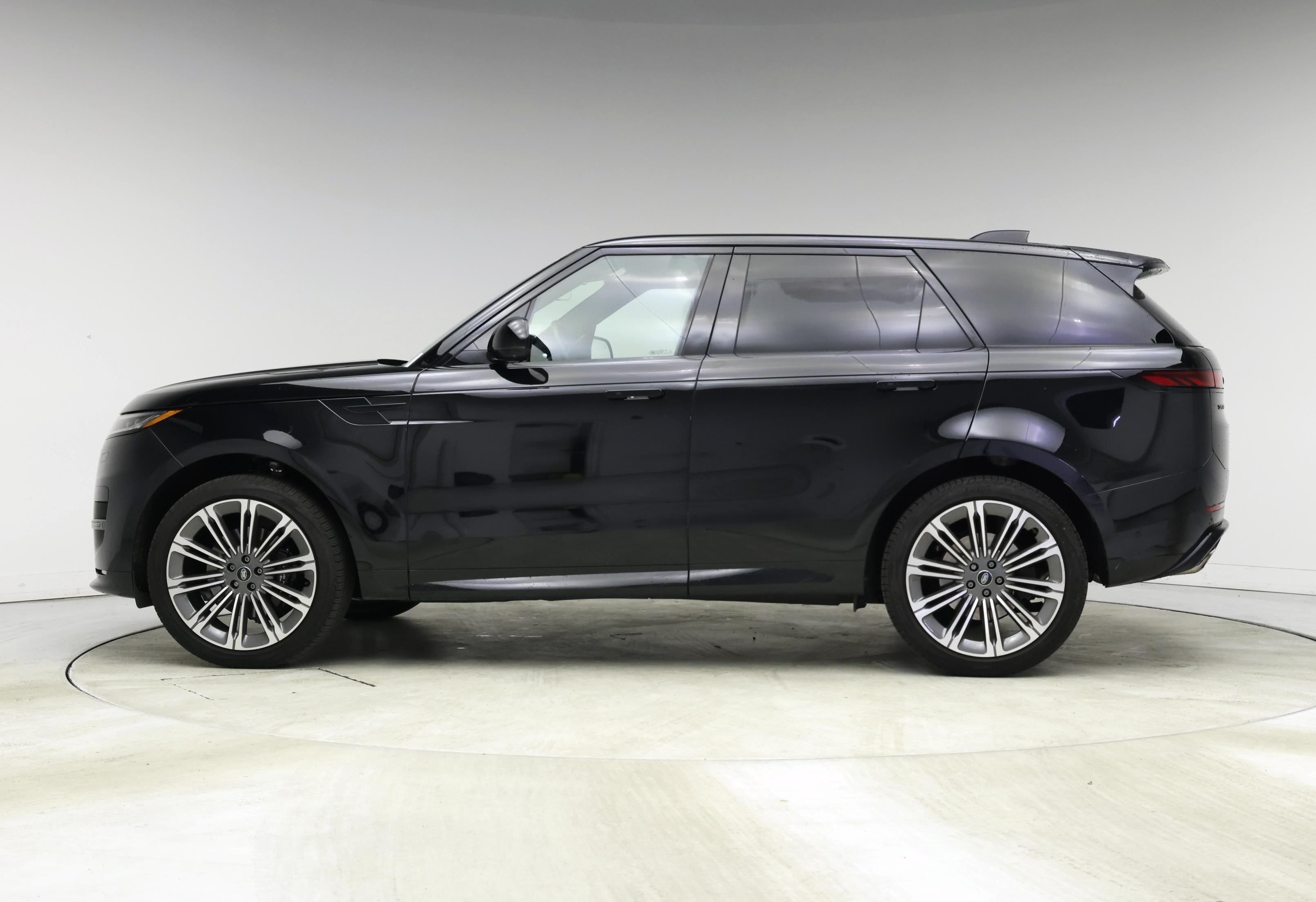 Thumbnail: 2024 Land Rover Range Rover Sport - 3