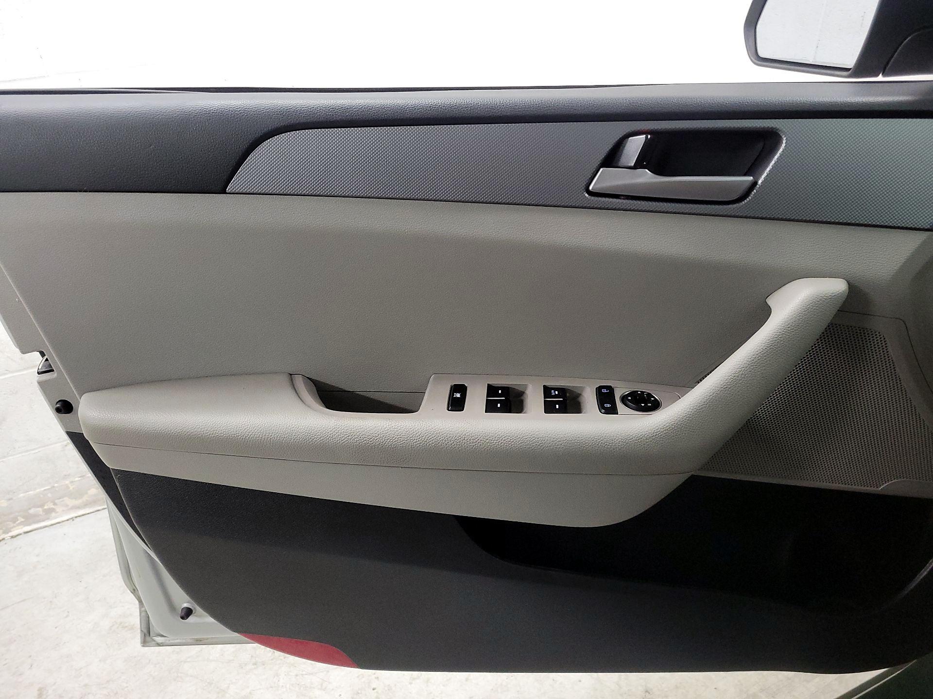 Thumbnail: 2019 Hyundai Sonata - 12