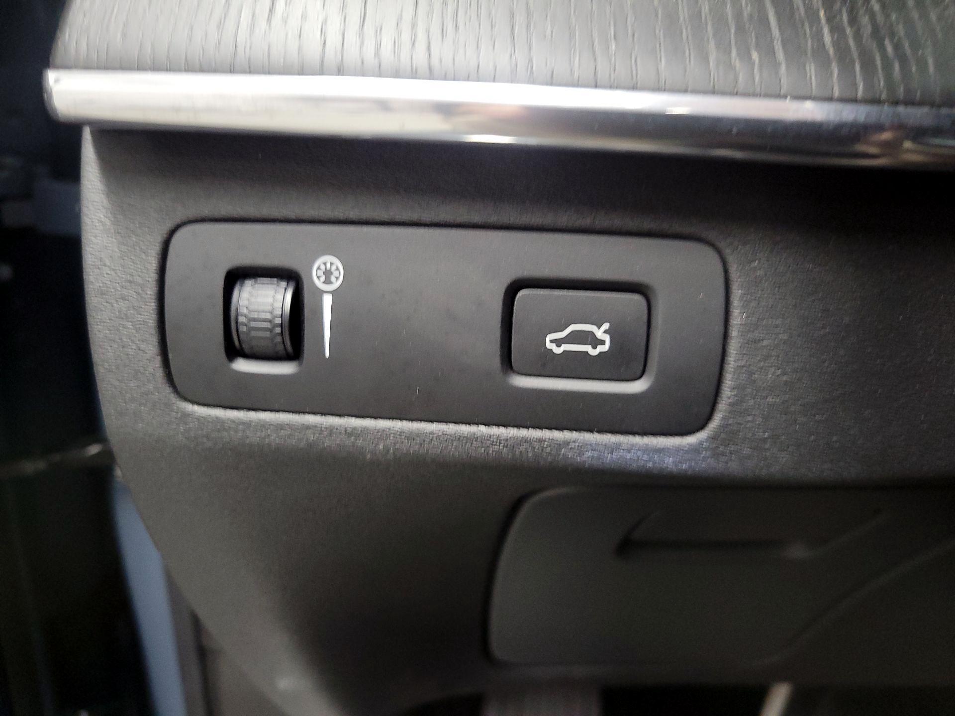 Thumbnail: 2020 Volvo XC90 - 13