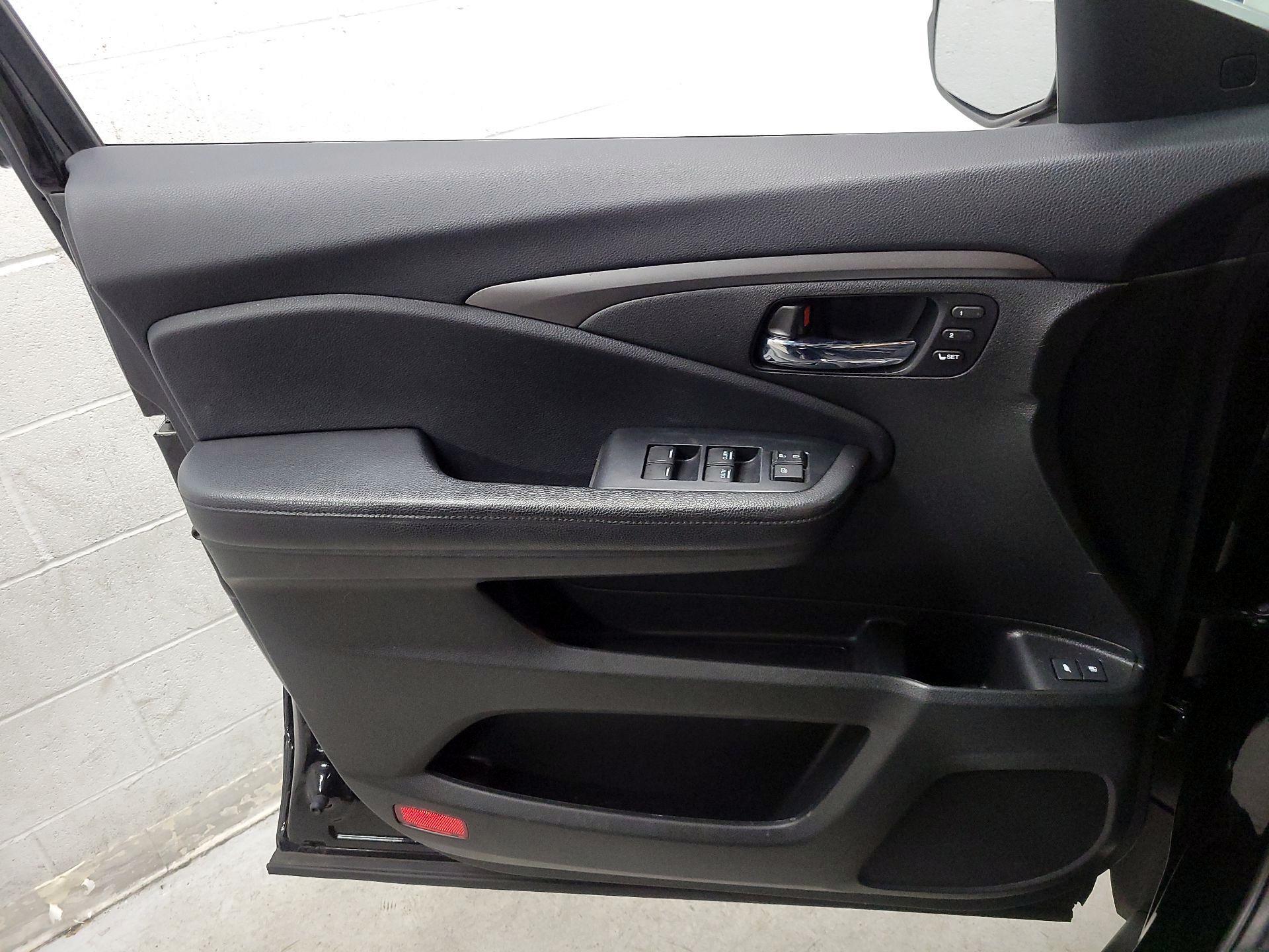 Thumbnail: 2020 Honda Pilot - 12