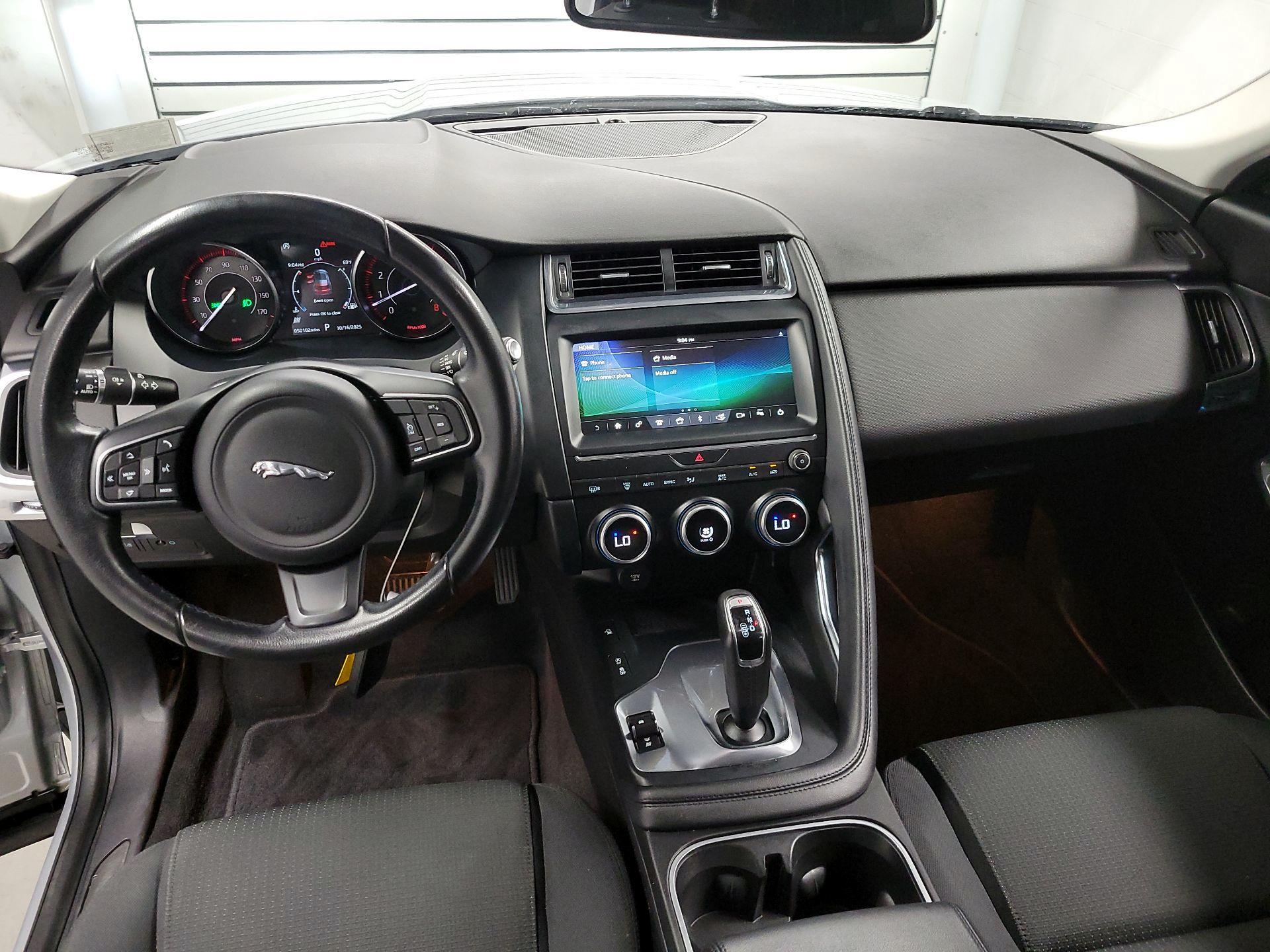 Thumbnail: 2018 Jaguar E-Pace - 9