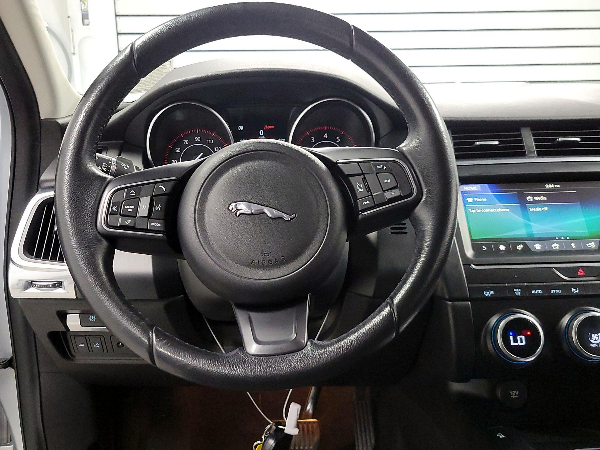 Thumbnail: 2018 Jaguar E-Pace - 10