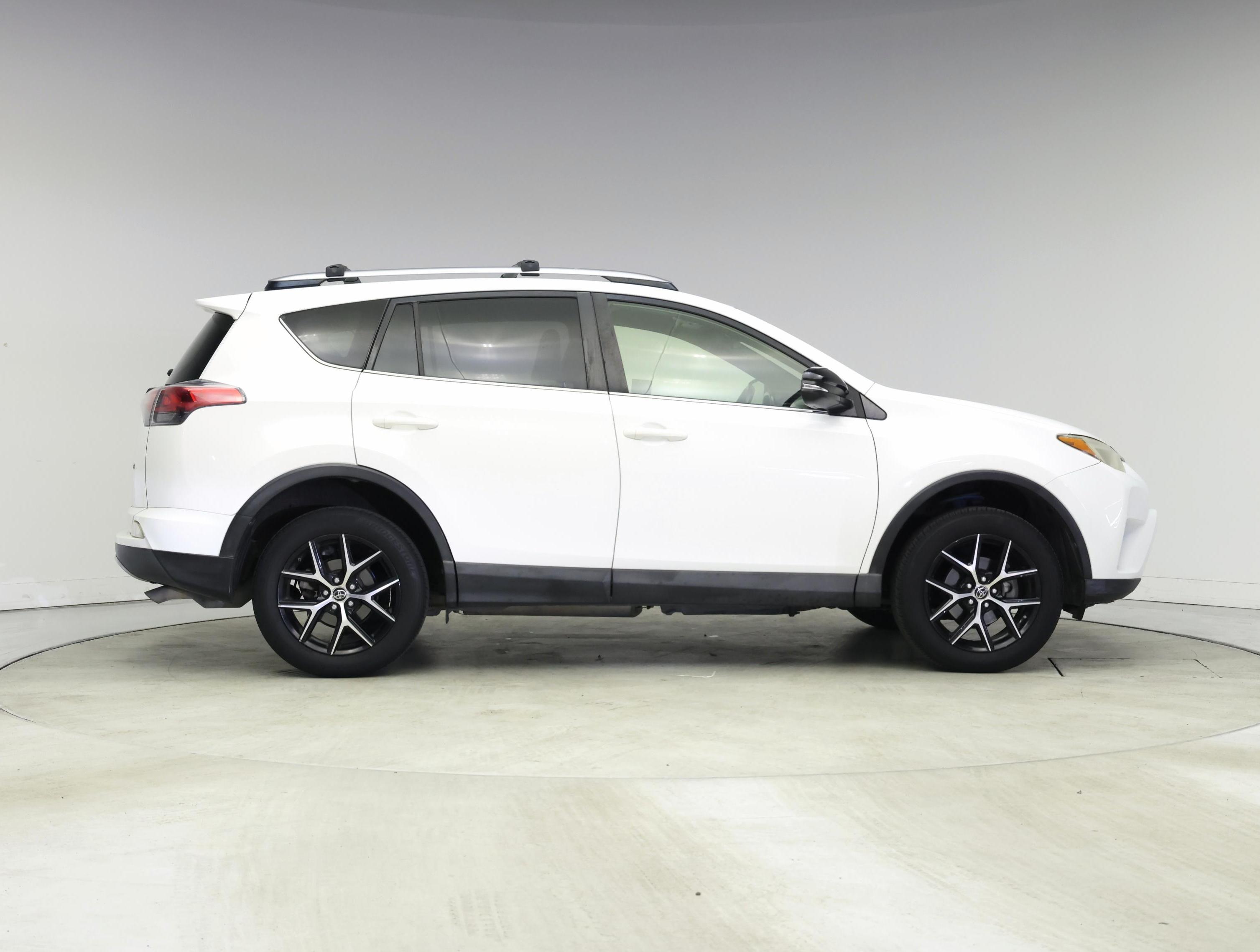 Thumbnail: 2017 Toyota RAV4 - 7