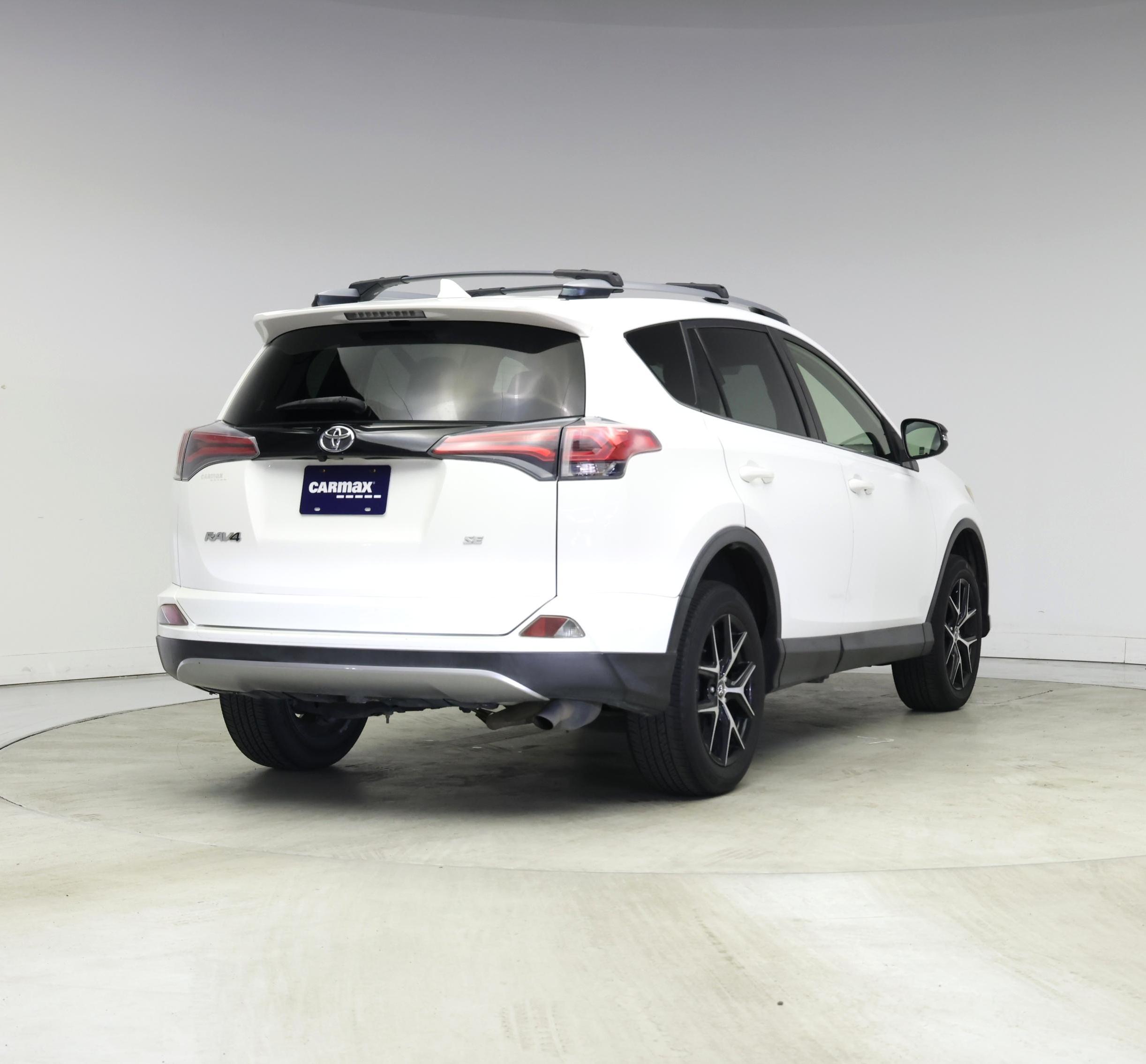 Thumbnail: 2017 Toyota RAV4 - 8