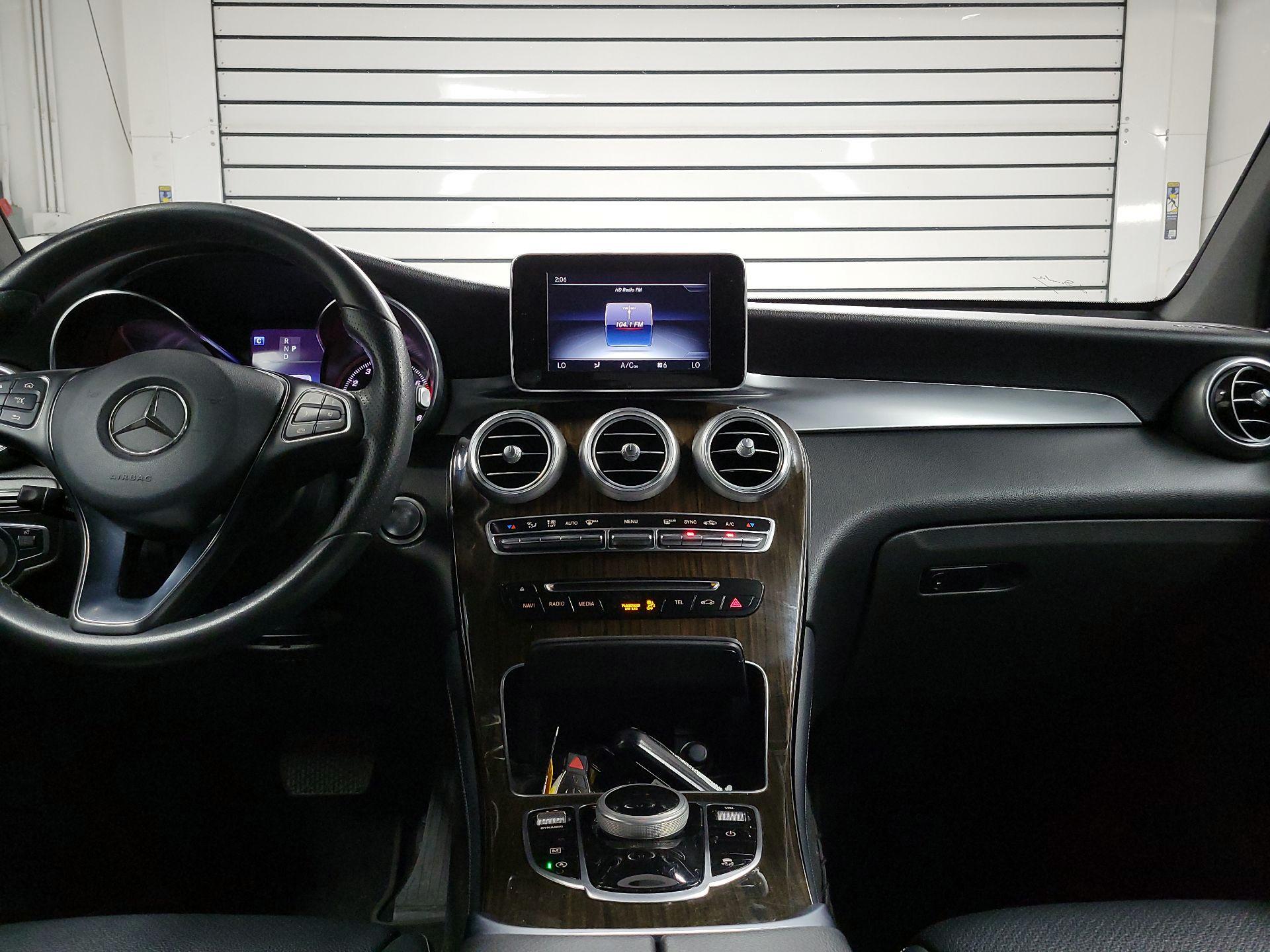 Thumbnail: 2017 Mercedes-Benz GLC - 9