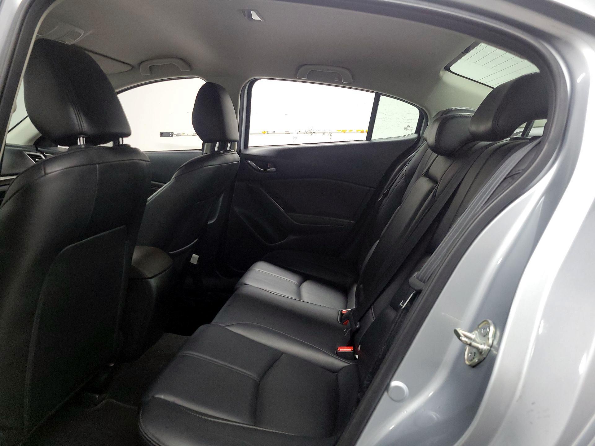 Thumbnail: 2018 Mazda Mazda3 - 17