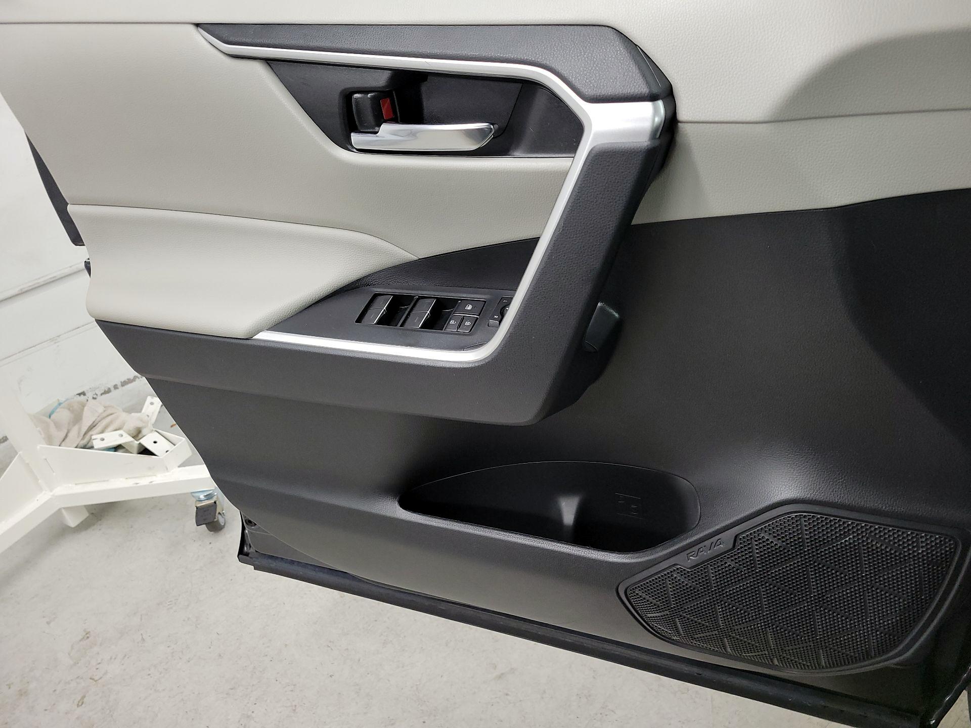 Thumbnail: 2022 Toyota RAV4 - 12