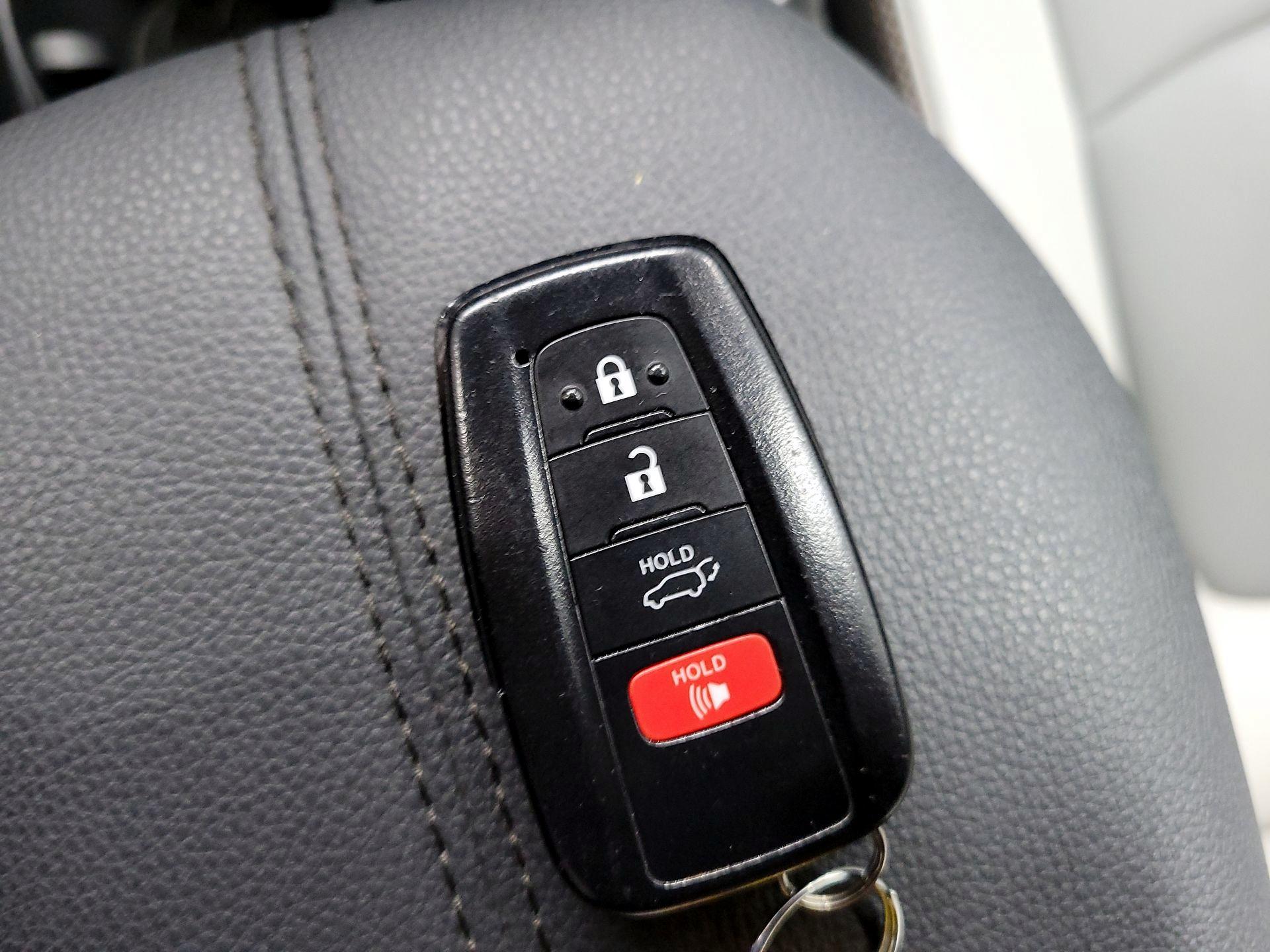 Thumbnail: 2022 Toyota RAV4 - 20