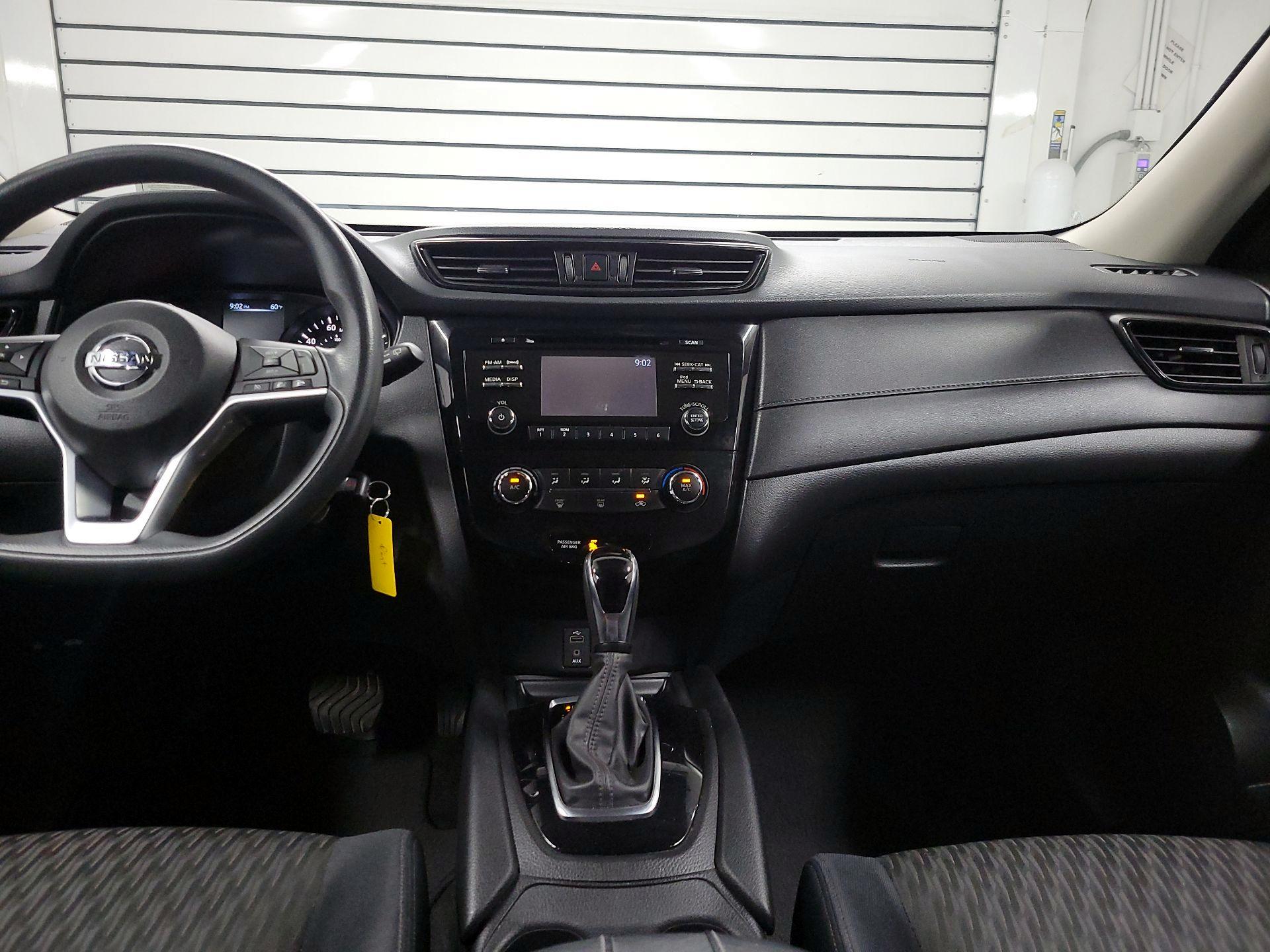 Thumbnail: 2017 Nissan Rogue - 9