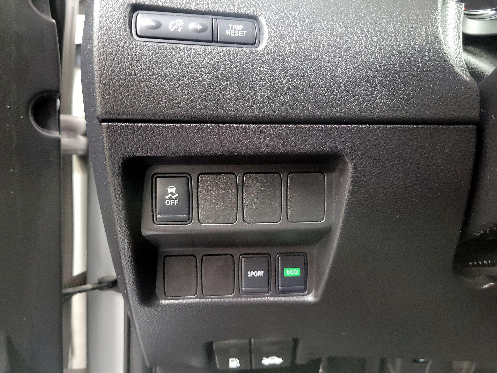 Thumbnail: 2017 Nissan Rogue - 13