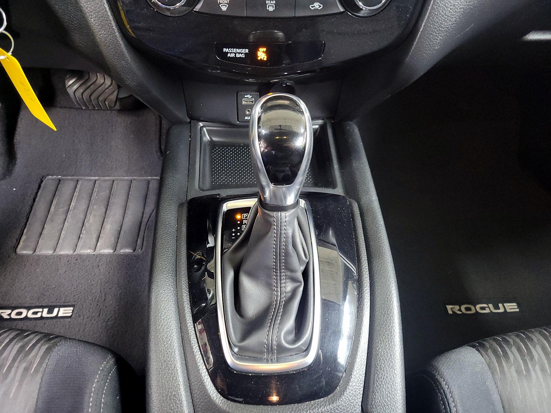 Thumbnail: 2017 Nissan Rogue - 17