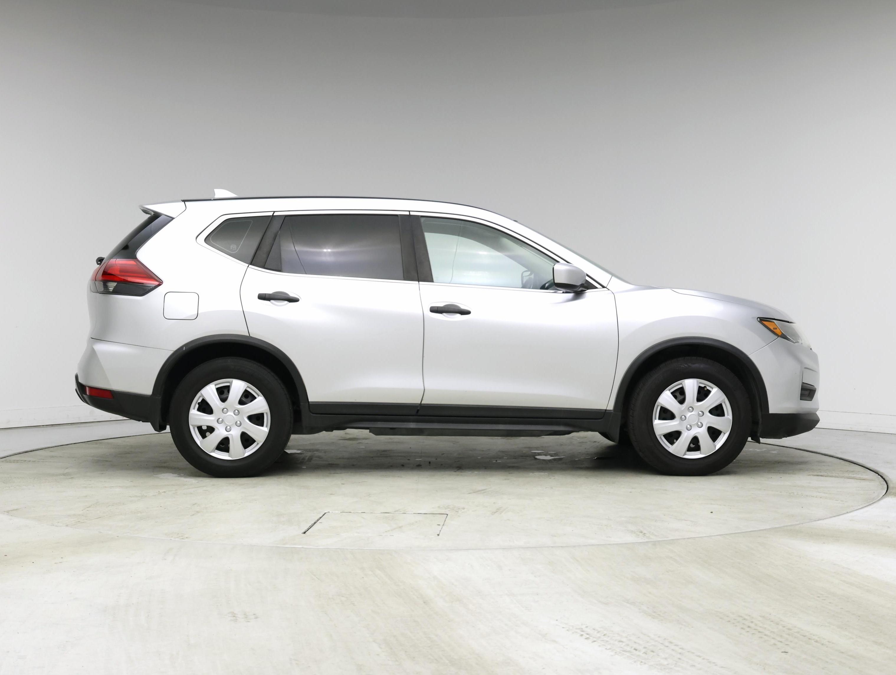 Thumbnail: 2017 Nissan Rogue - 7