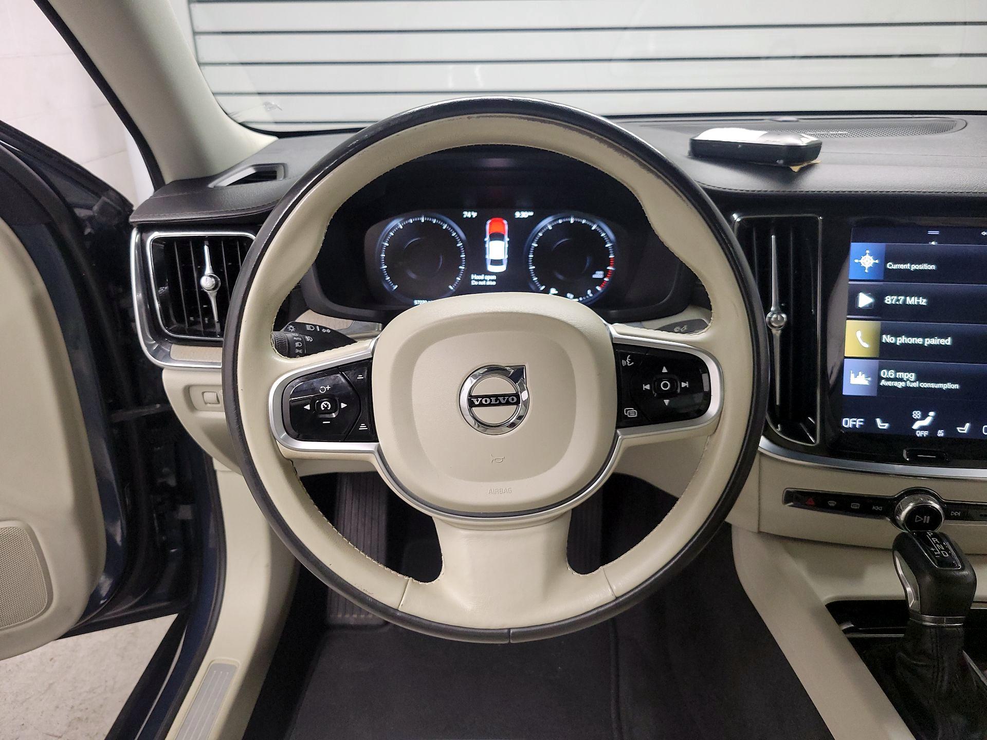 Thumbnail: 2020 Volvo S60 - 10