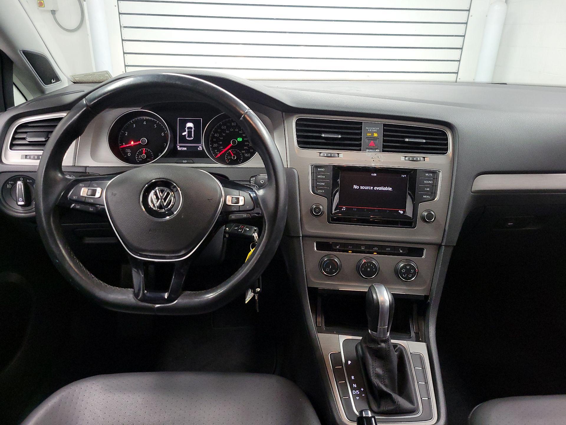Thumbnail: 2015 Volkswagen Golf - 9